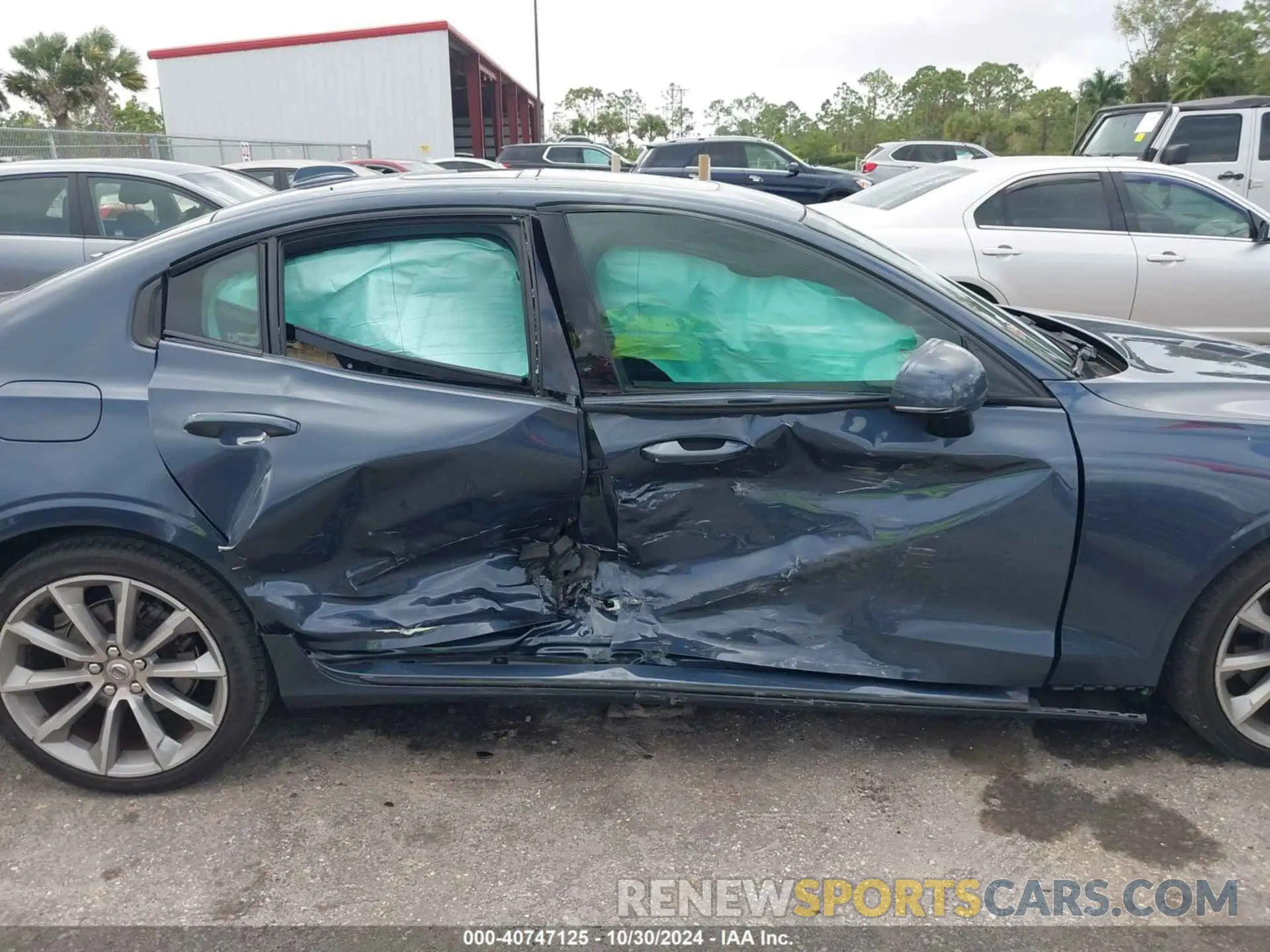 6 Photograph of a damaged car 7JR102FK2MG093353 VOLVO S60 2021