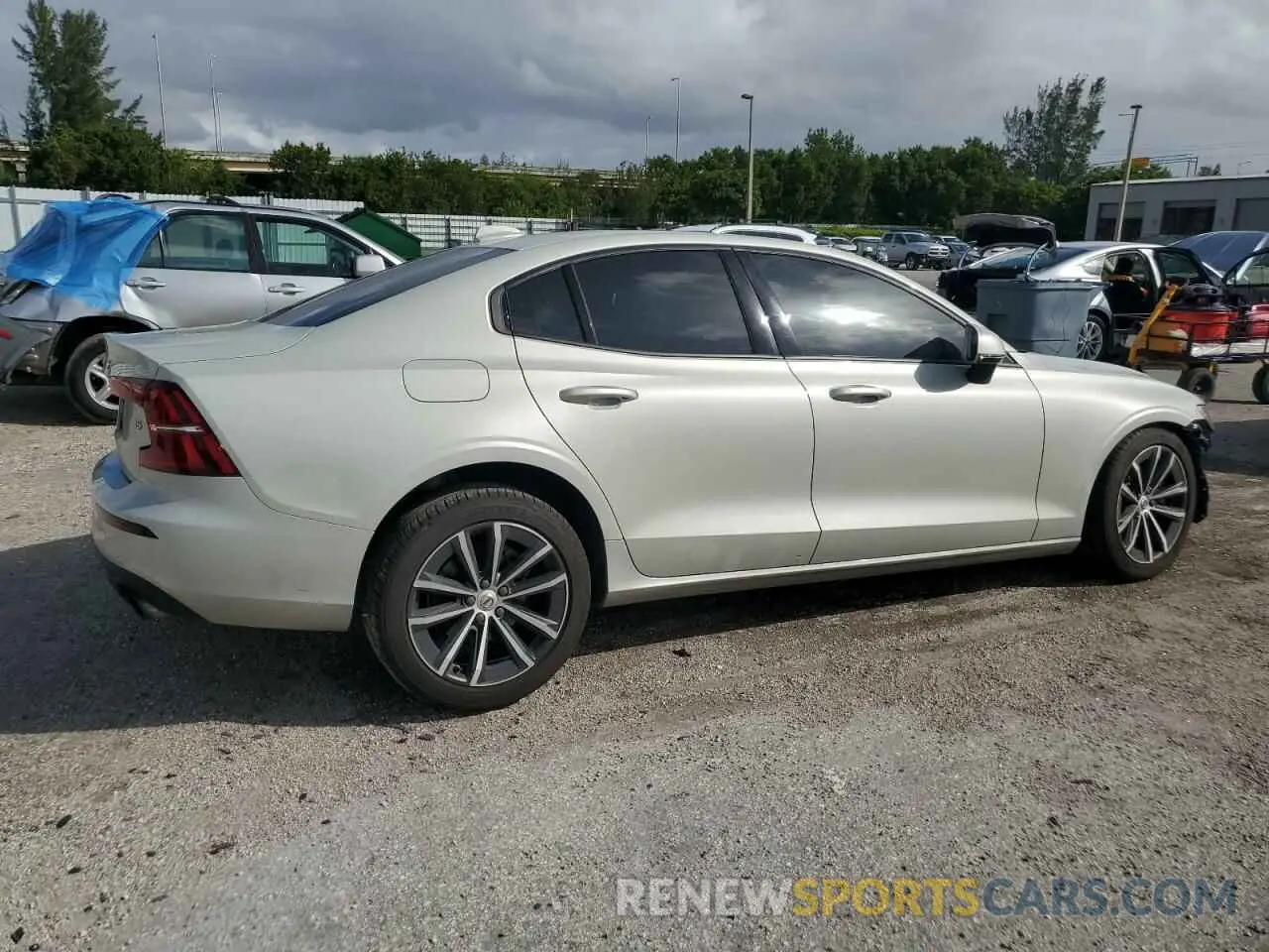 3 Photograph of a damaged car 7JR102FK4MG093760 VOLVO S60 2021