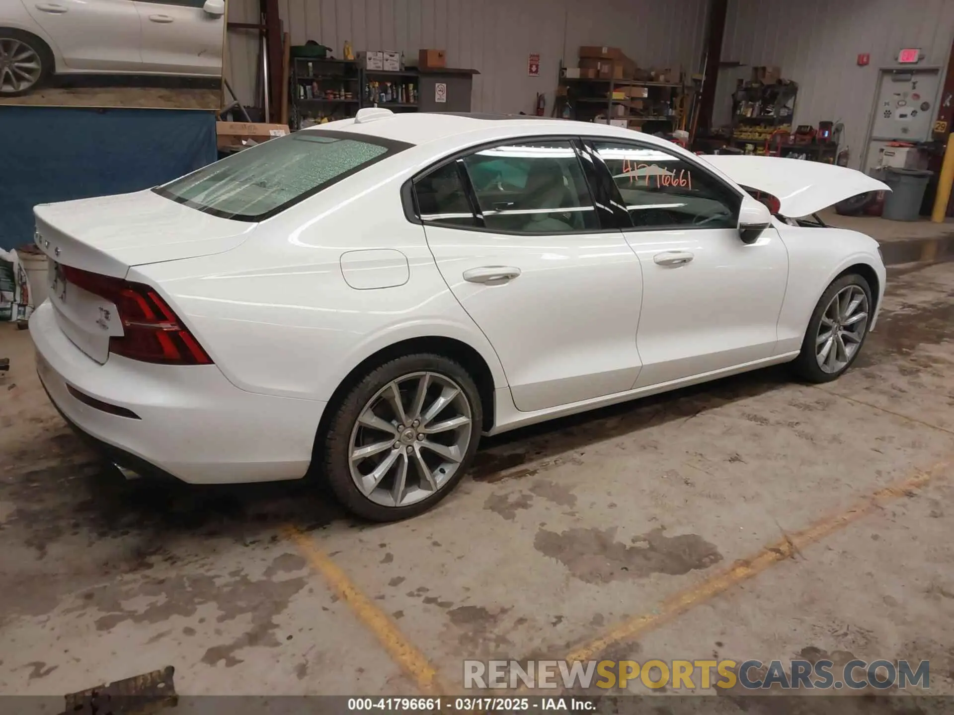 13 Photograph of a damaged car 7JR102FK7MG102659 VOLVO S60 2021