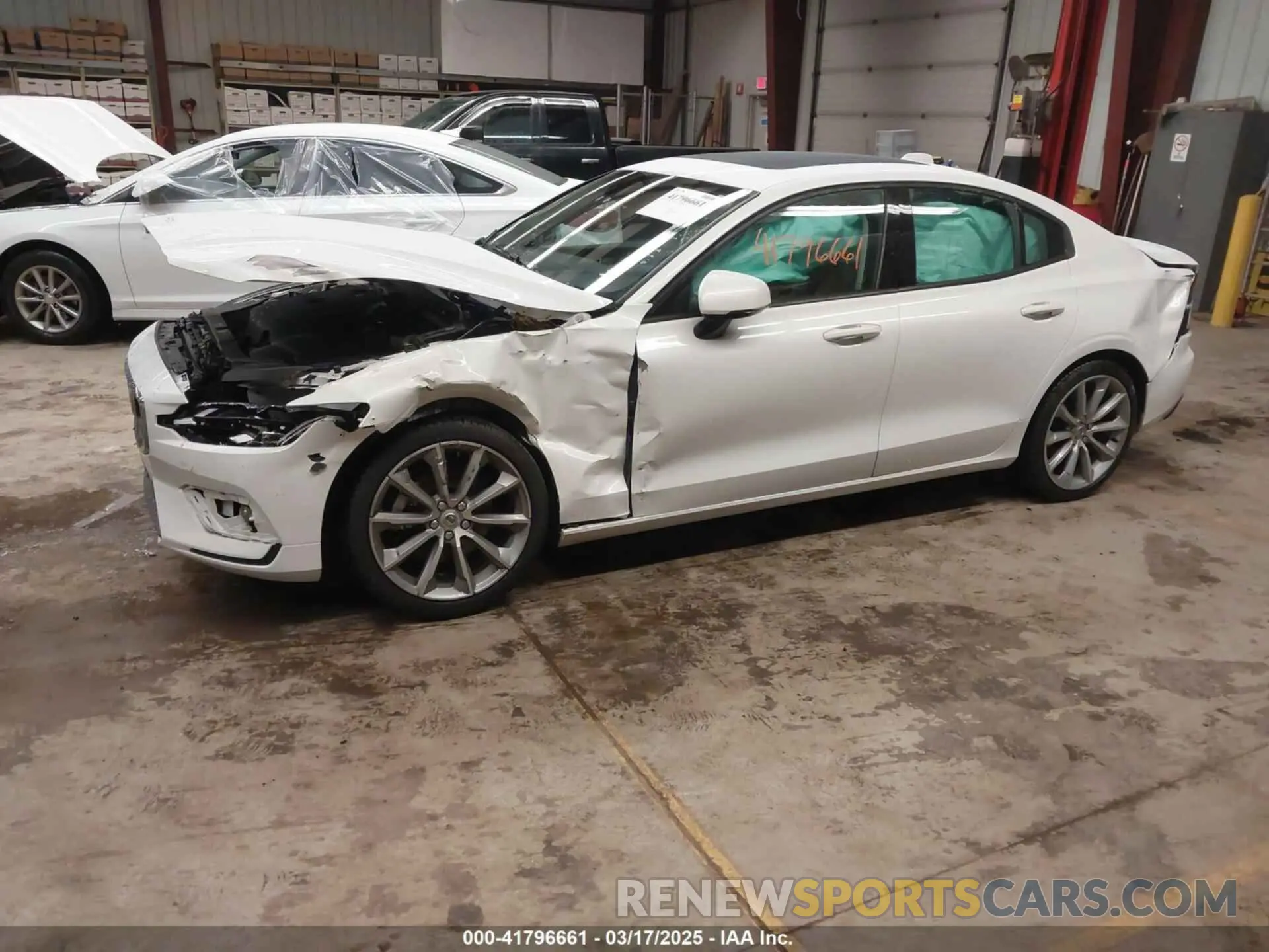 14 Photograph of a damaged car 7JR102FK7MG102659 VOLVO S60 2021