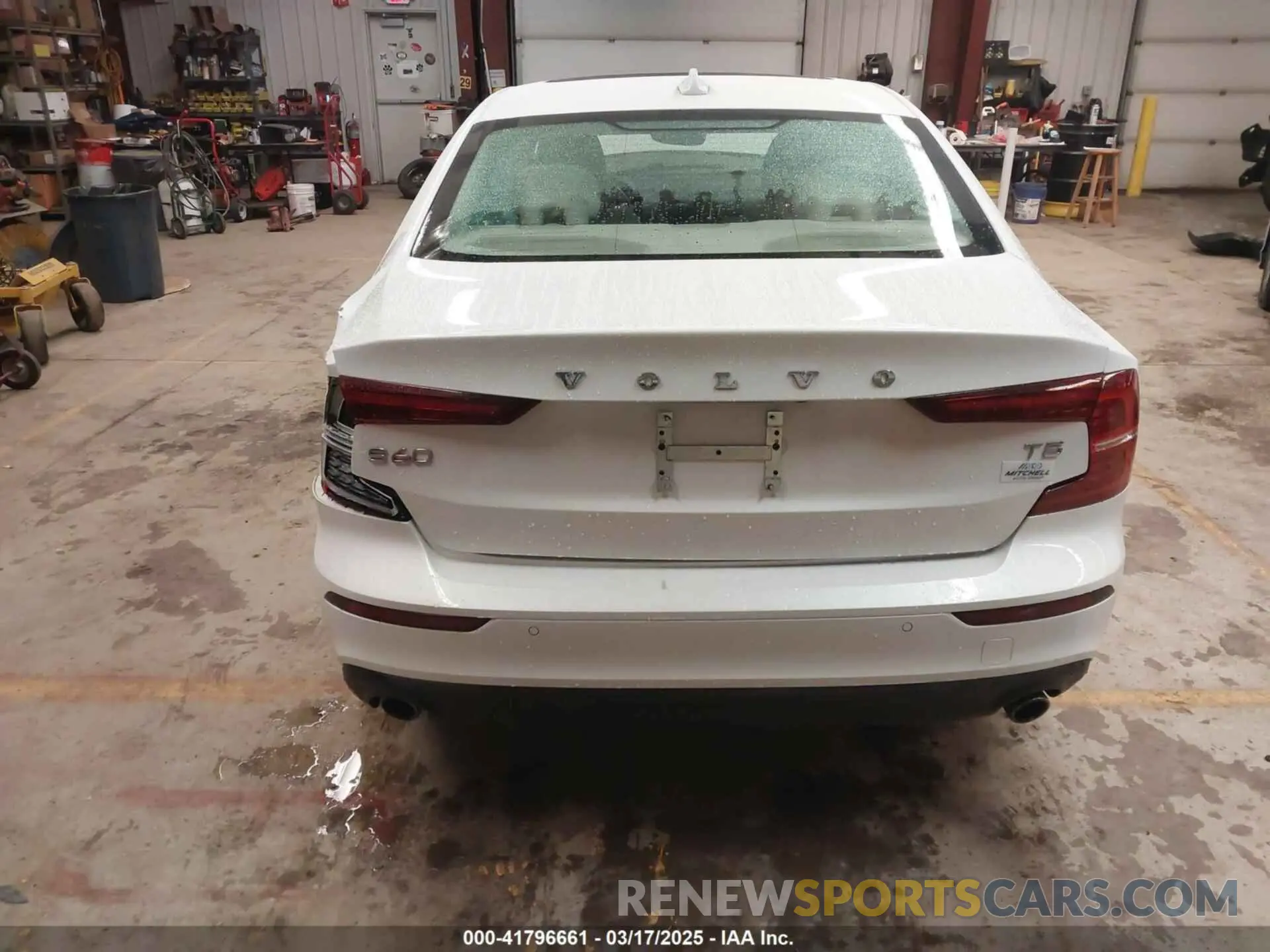 16 Photograph of a damaged car 7JR102FK7MG102659 VOLVO S60 2021