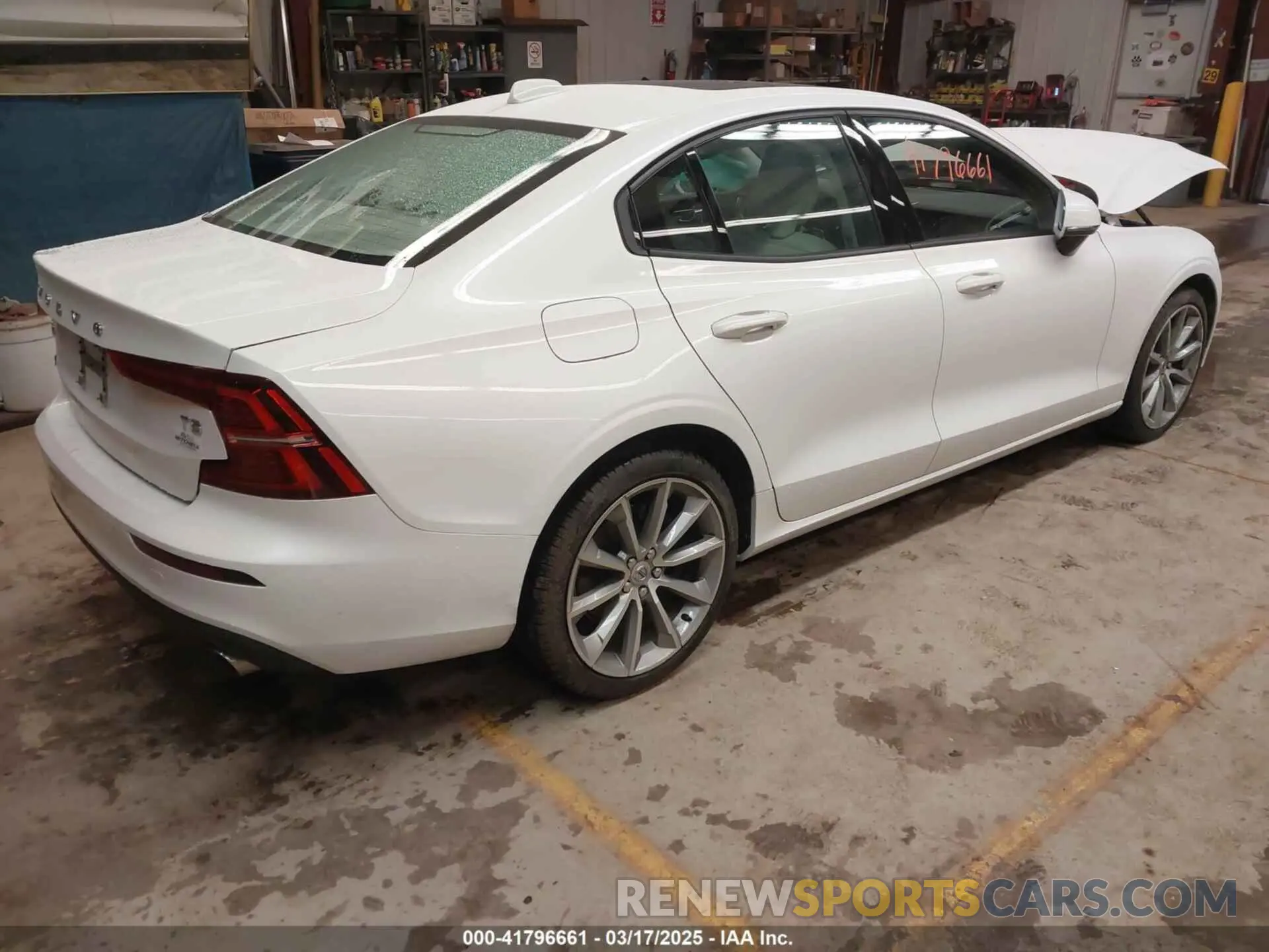 4 Photograph of a damaged car 7JR102FK7MG102659 VOLVO S60 2021