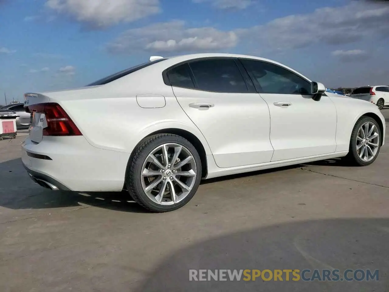 3 Photograph of a damaged car 7JR102FK9MG096024 VOLVO S60 2021