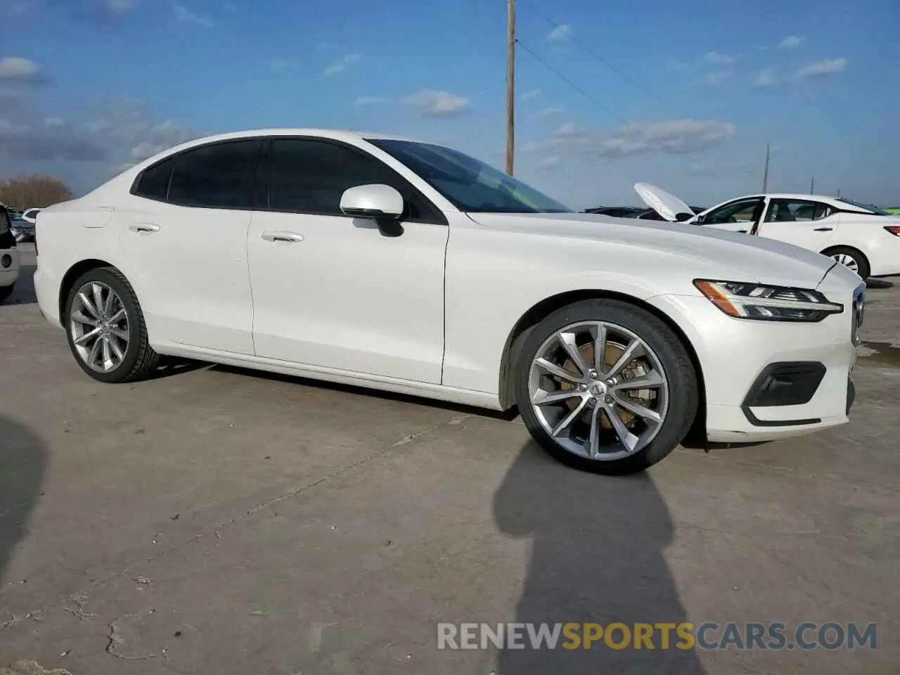 4 Photograph of a damaged car 7JR102FK9MG096024 VOLVO S60 2021