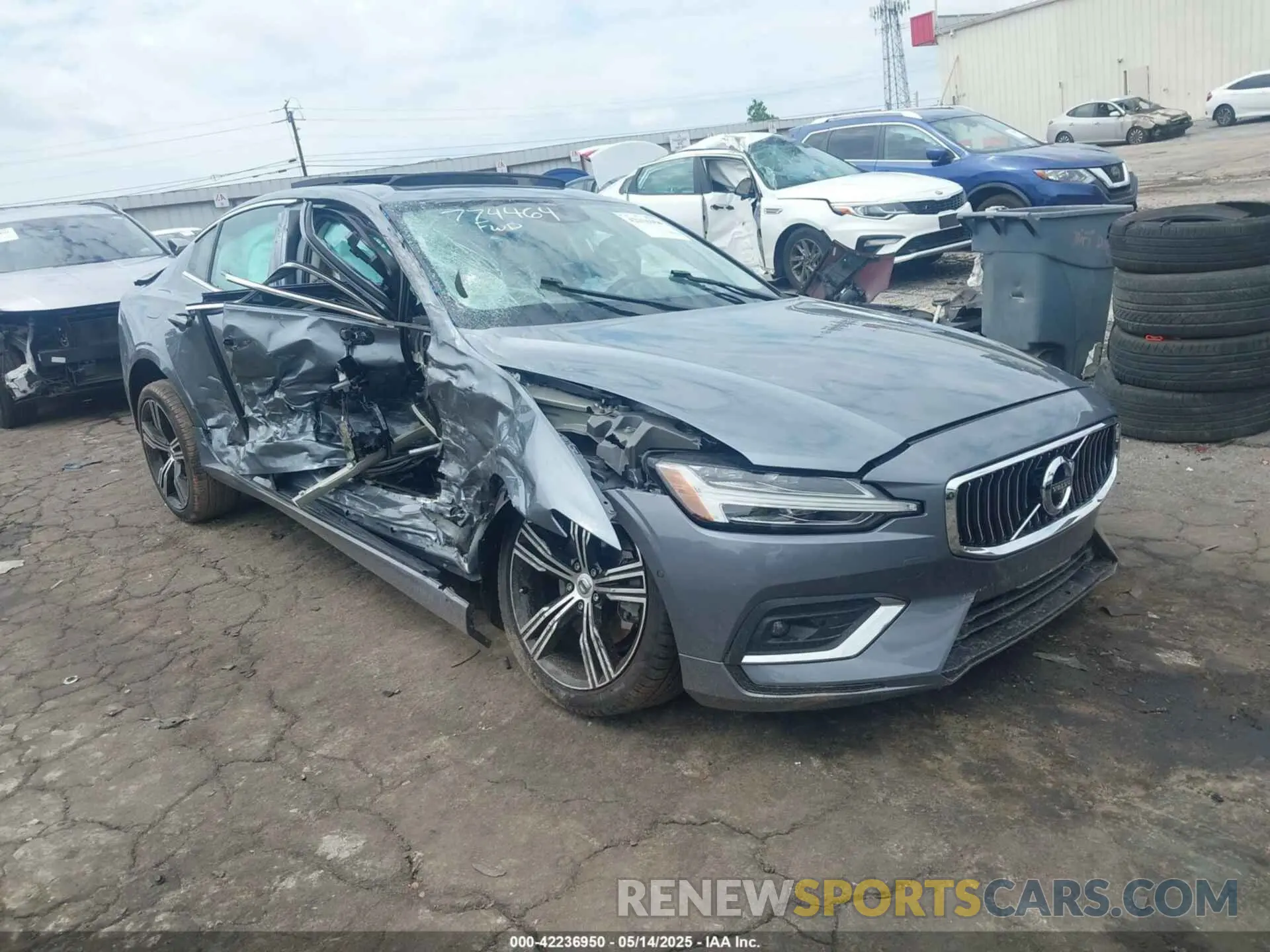 1 Photograph of a damaged car 7JR102FL3MG122965 VOLVO S60 2021