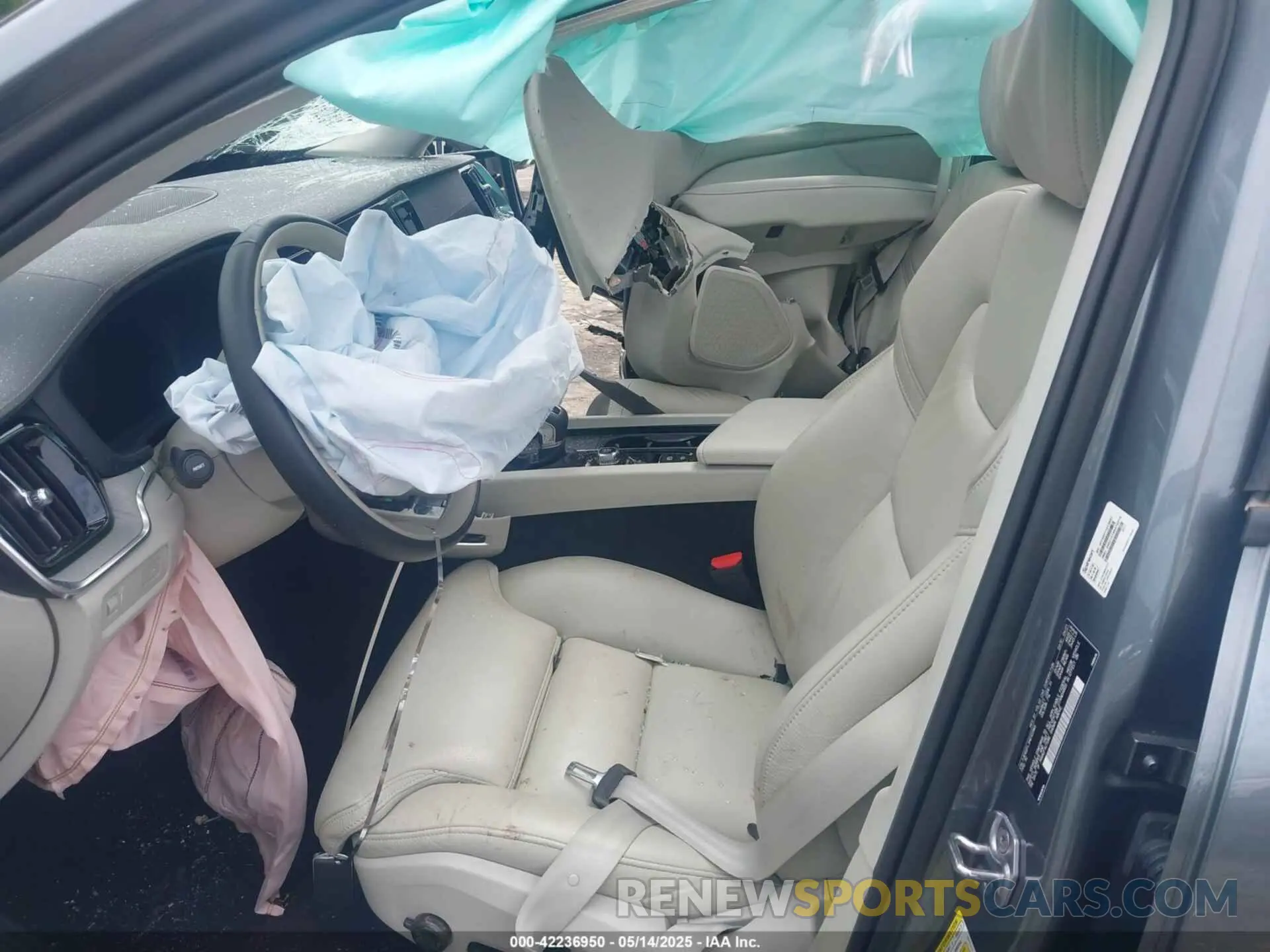 5 Photograph of a damaged car 7JR102FL3MG122965 VOLVO S60 2021