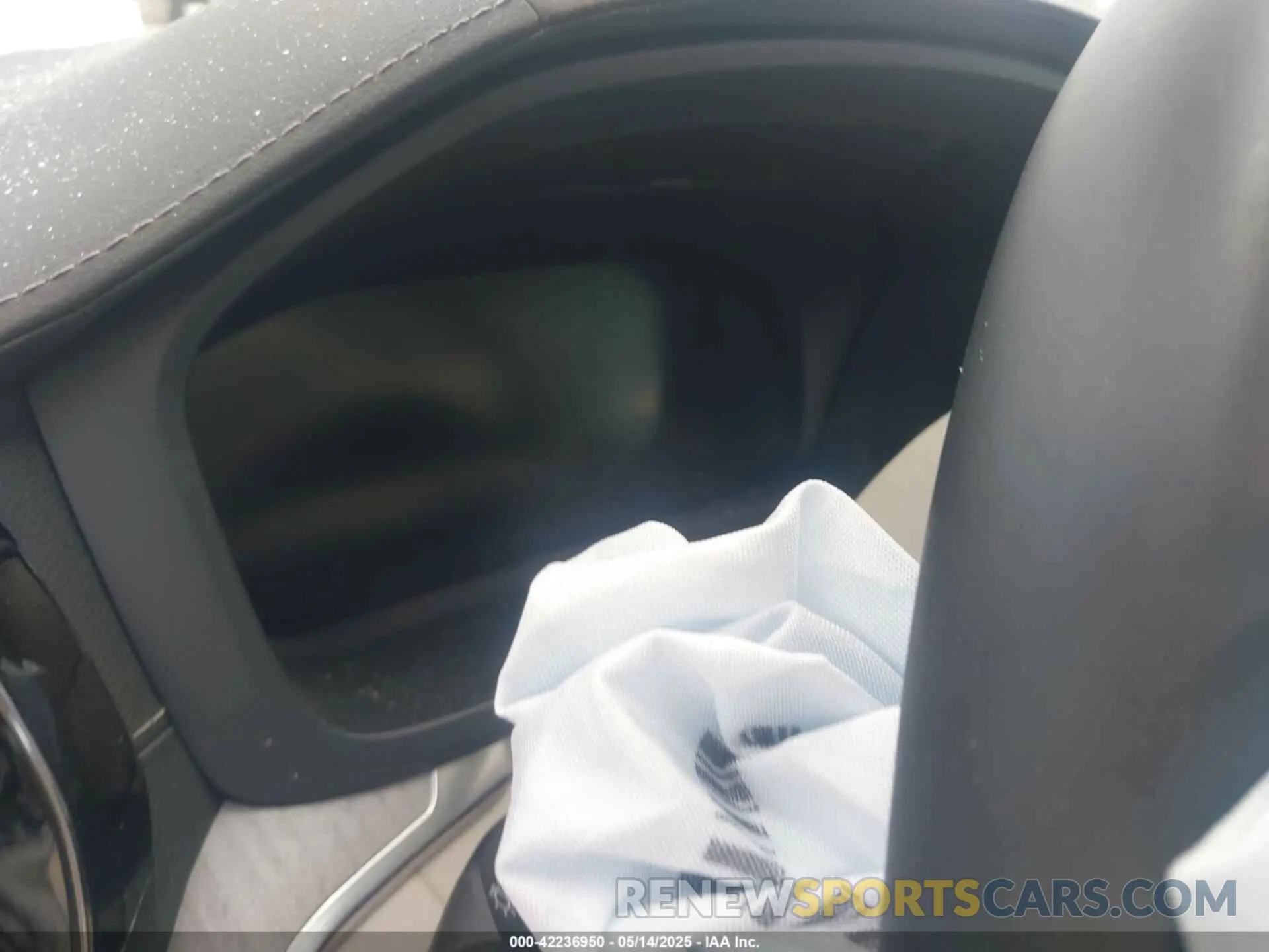 7 Photograph of a damaged car 7JR102FL3MG122965 VOLVO S60 2021