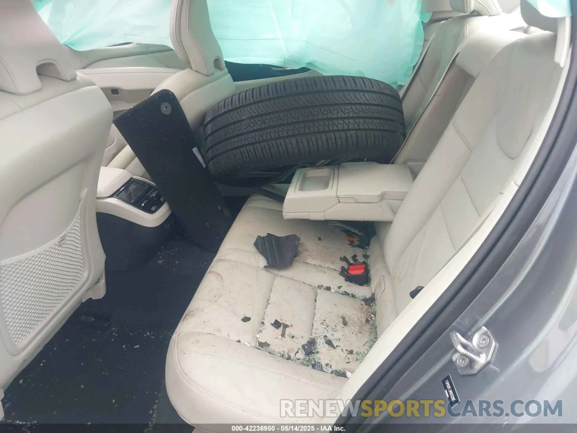 8 Photograph of a damaged car 7JR102FL3MG122965 VOLVO S60 2021