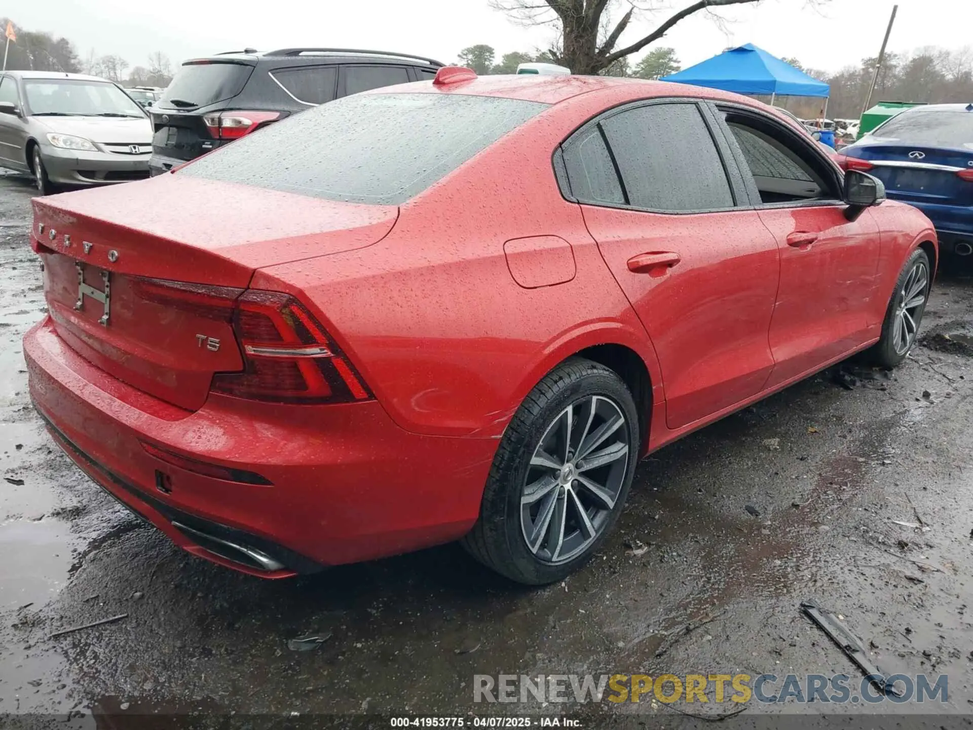 4 Photograph of a damaged car 7JR102FZ5MG119456 VOLVO S60 2021