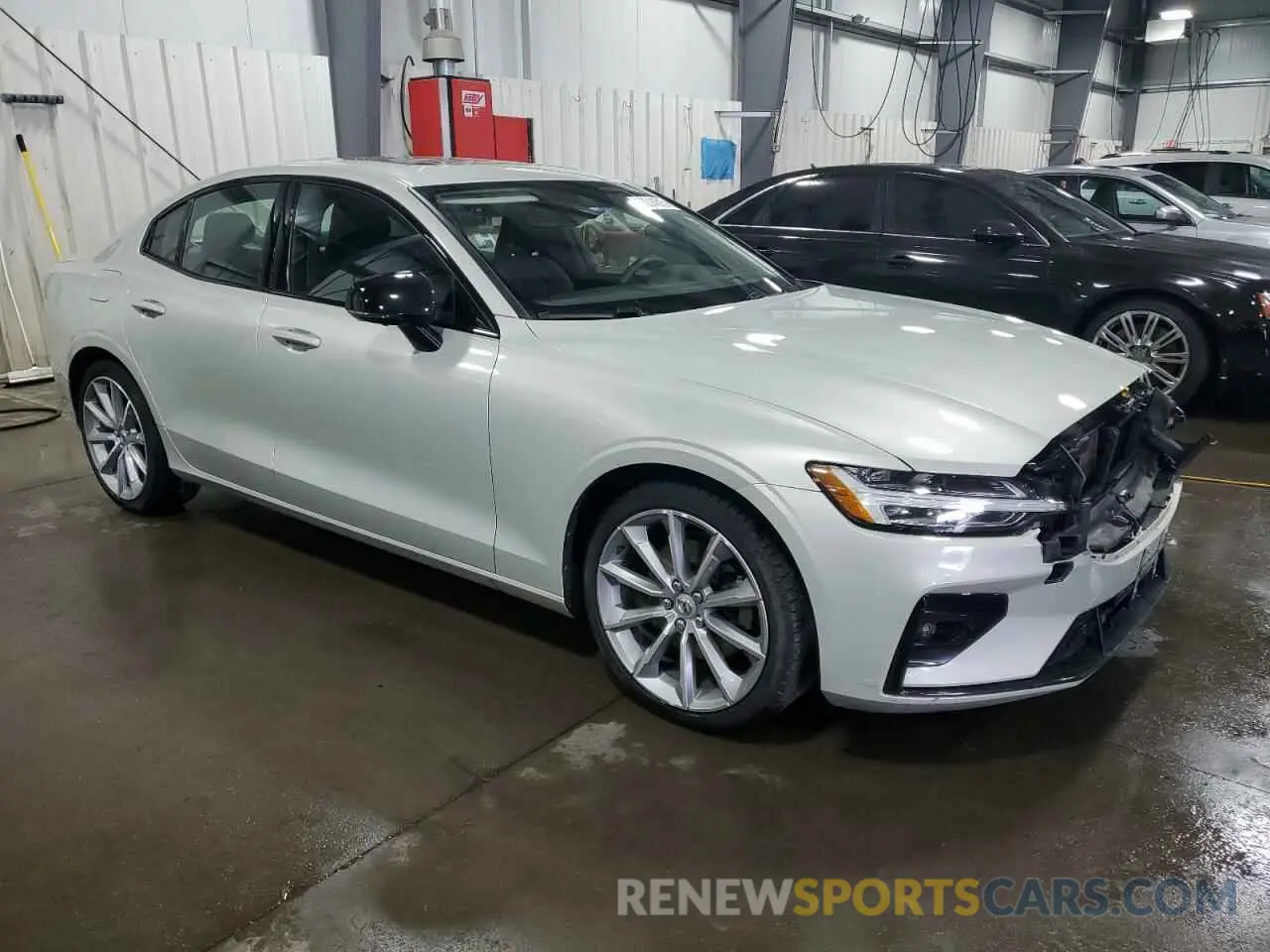 4 Фотография поврежденного автомобиля 7JR102TZ0MG119577 VOLVO S60 2021