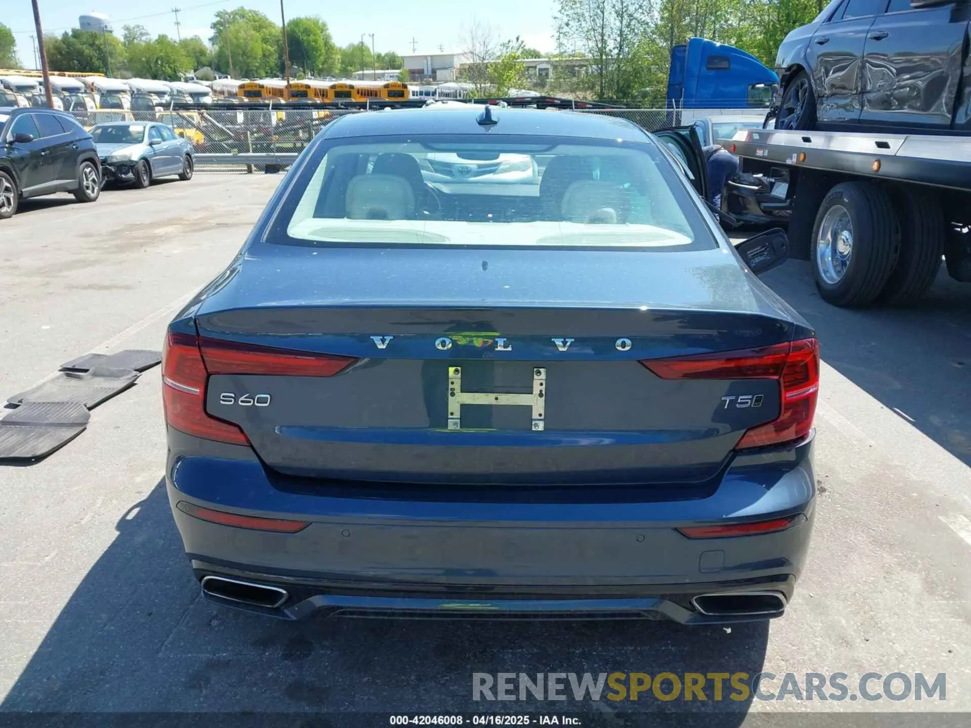 16 Photograph of a damaged car 7JR102TZ3MG112459 VOLVO S60 2021