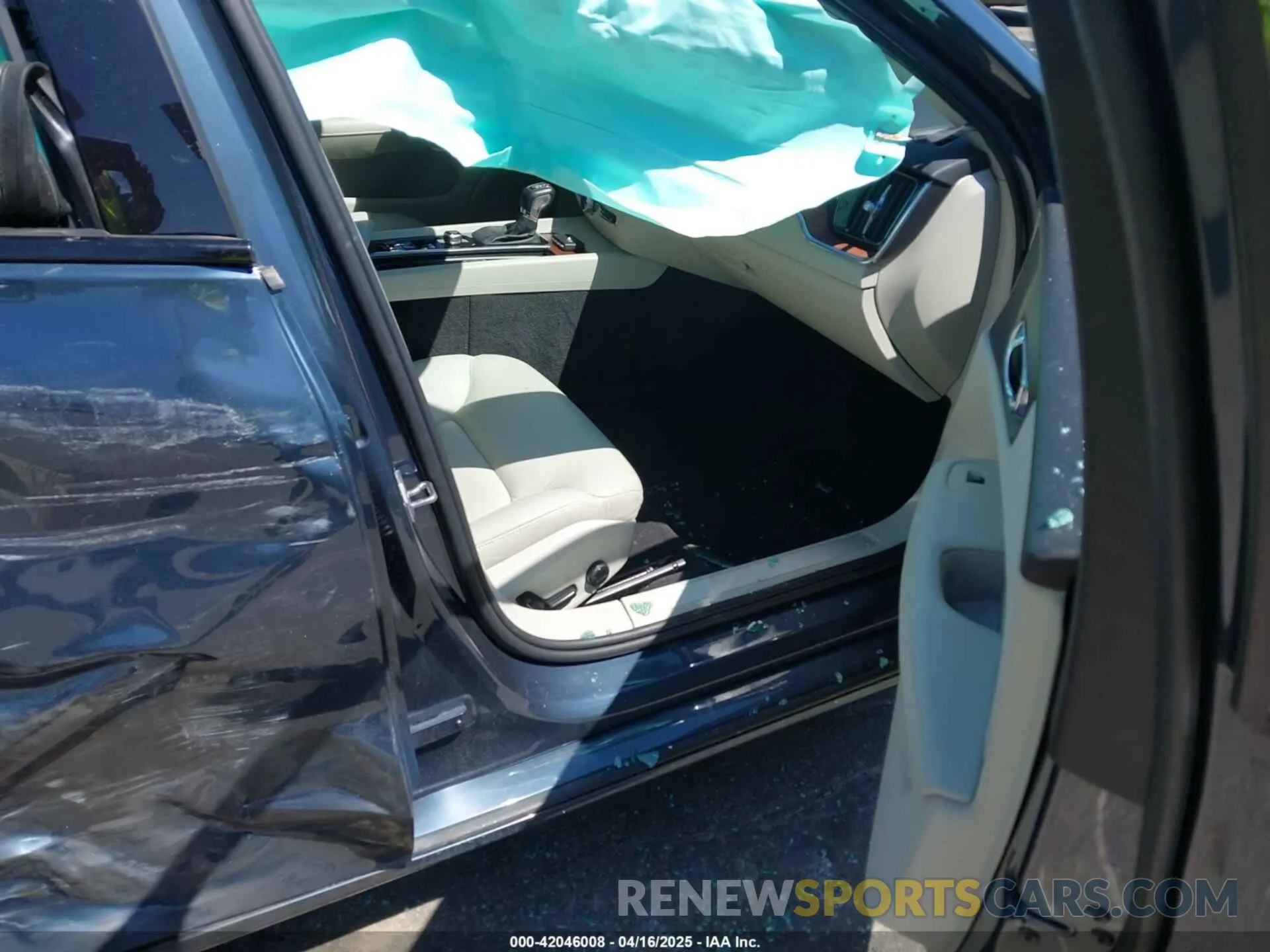 5 Photograph of a damaged car 7JR102TZ3MG112459 VOLVO S60 2021