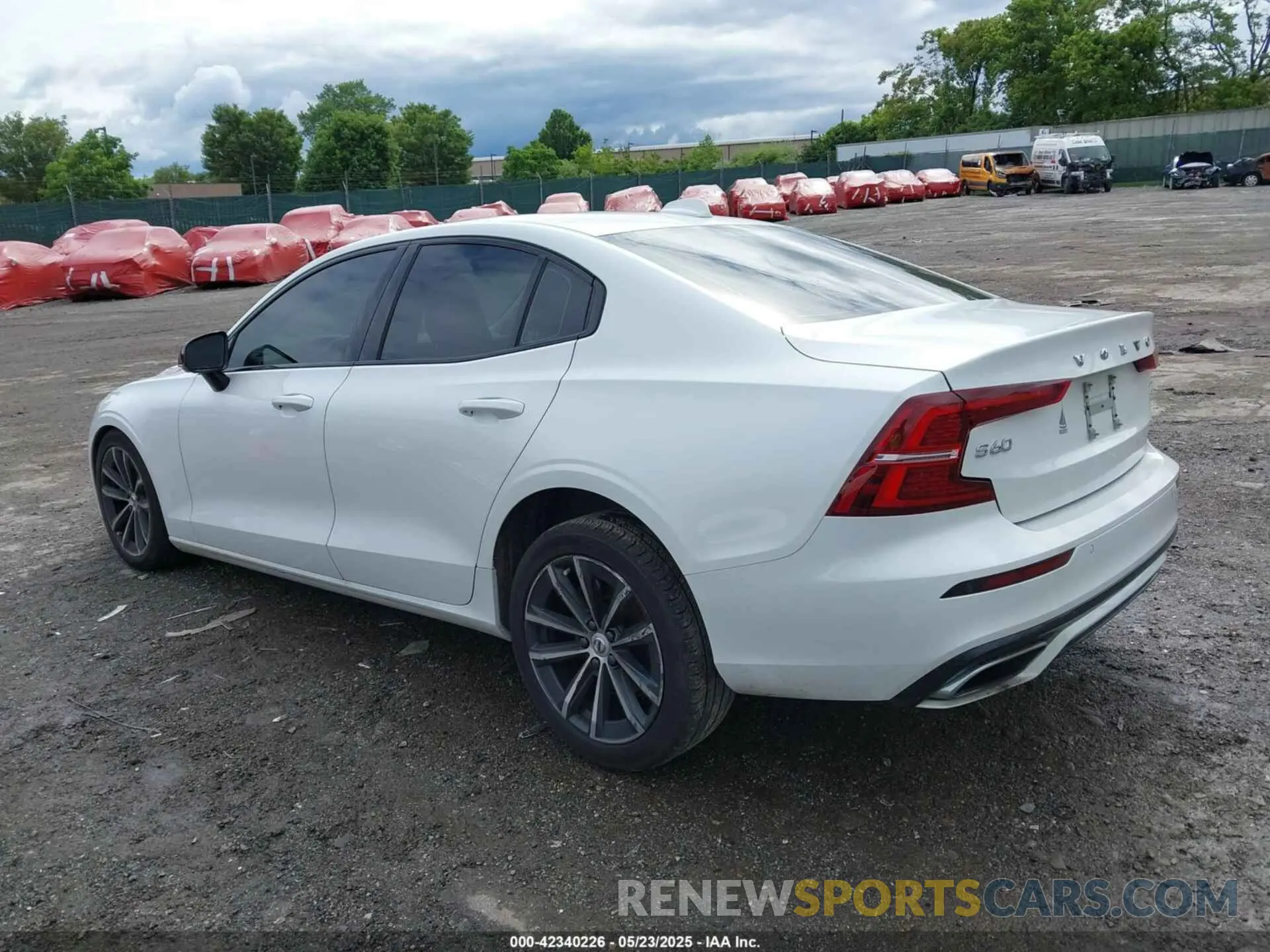 3 Фотография поврежденного автомобиля 7JR102TZ4MG117993 VOLVO S60 2021