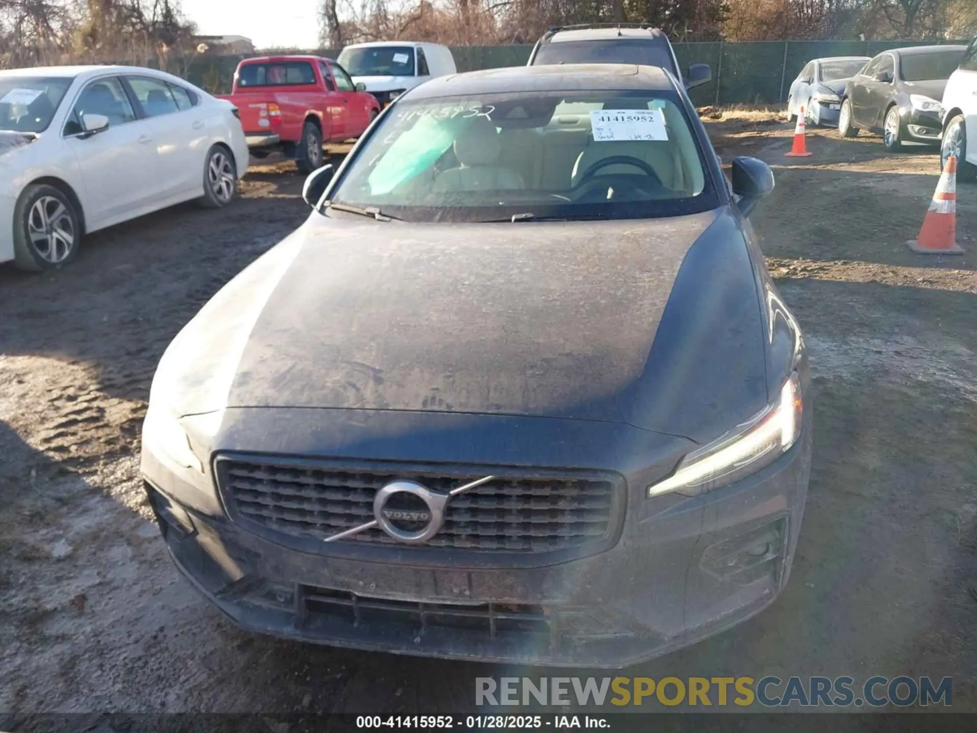 13 Photograph of a damaged car 7JR102TZ9MG118072 VOLVO S60 2021