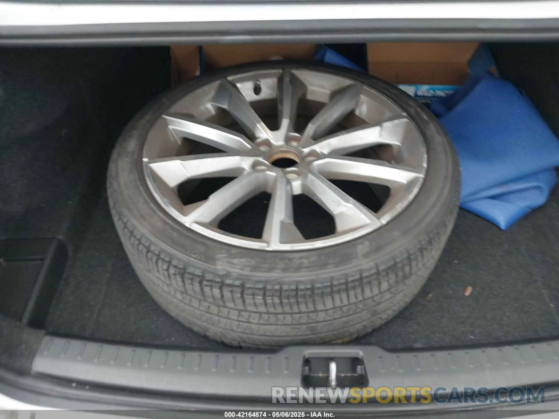 18 Photograph of a damaged car 7JRA22TK5MG094639 VOLVO S60 2021
