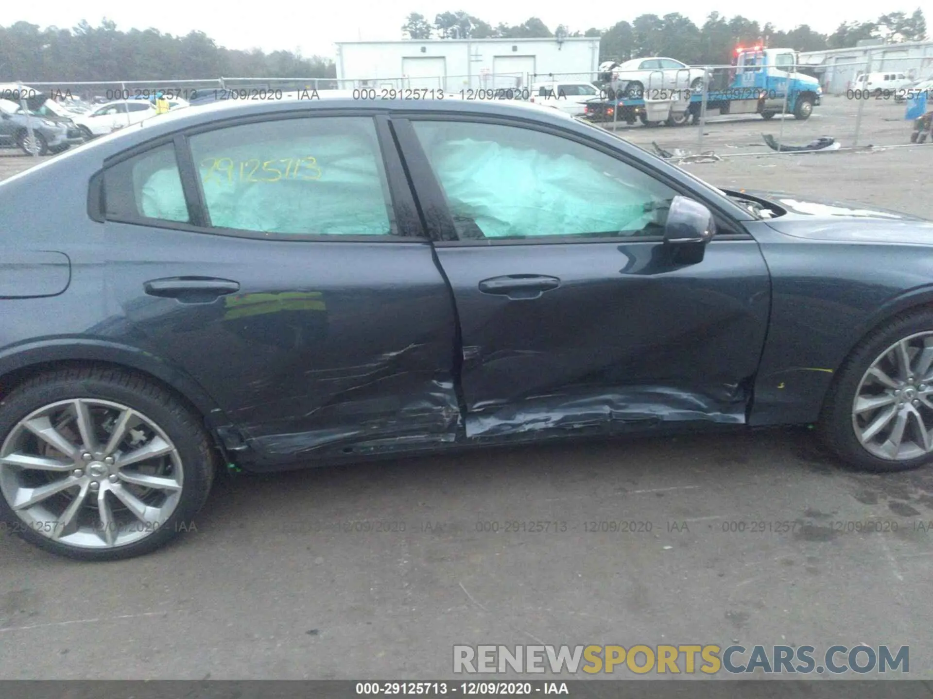 6 Photograph of a damaged car 7JRA22TKXMG096113 VOLVO S60 2021