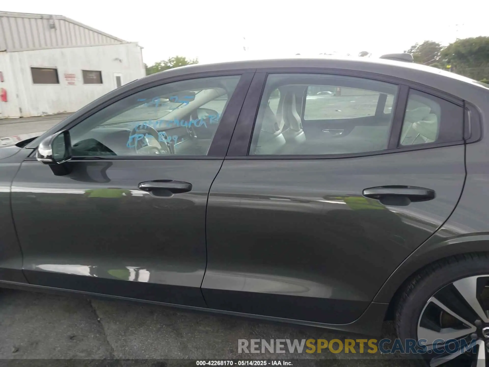 14 Photograph of a damaged car 7JRL12FZ0NG154042 VOLVO S60 2022