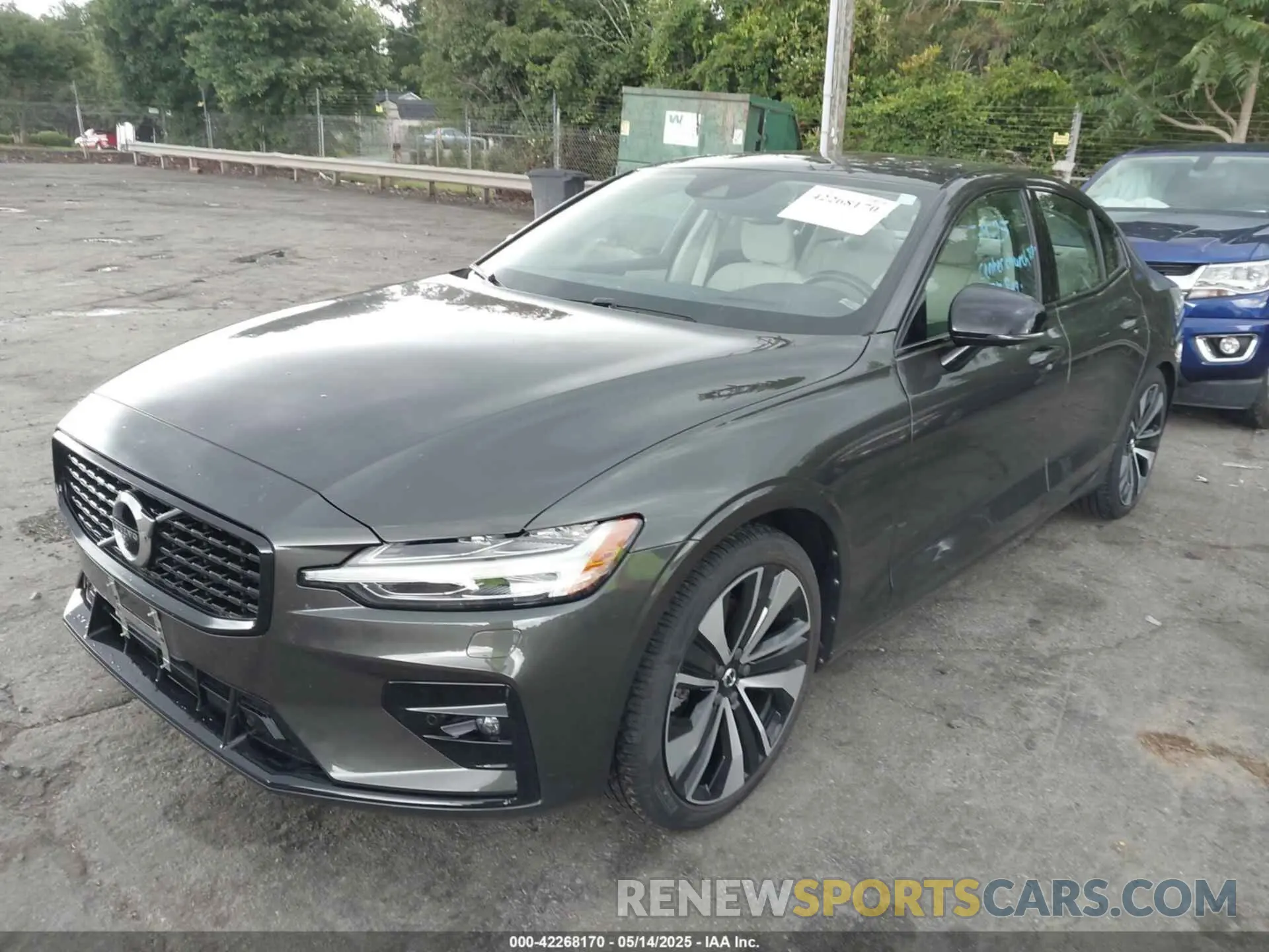 2 Photograph of a damaged car 7JRL12FZ0NG154042 VOLVO S60 2022