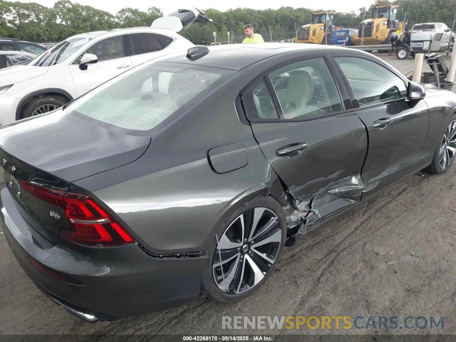 6 Photograph of a damaged car 7JRL12FZ0NG154042 VOLVO S60 2022