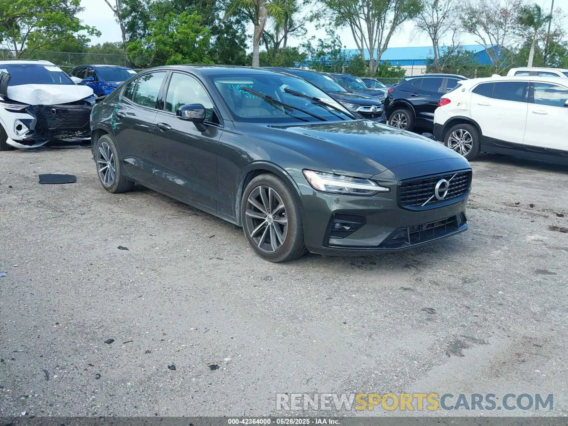 1 Фотография поврежденного автомобиля 7JRL12FZ1NG162991 VOLVO S60 2022