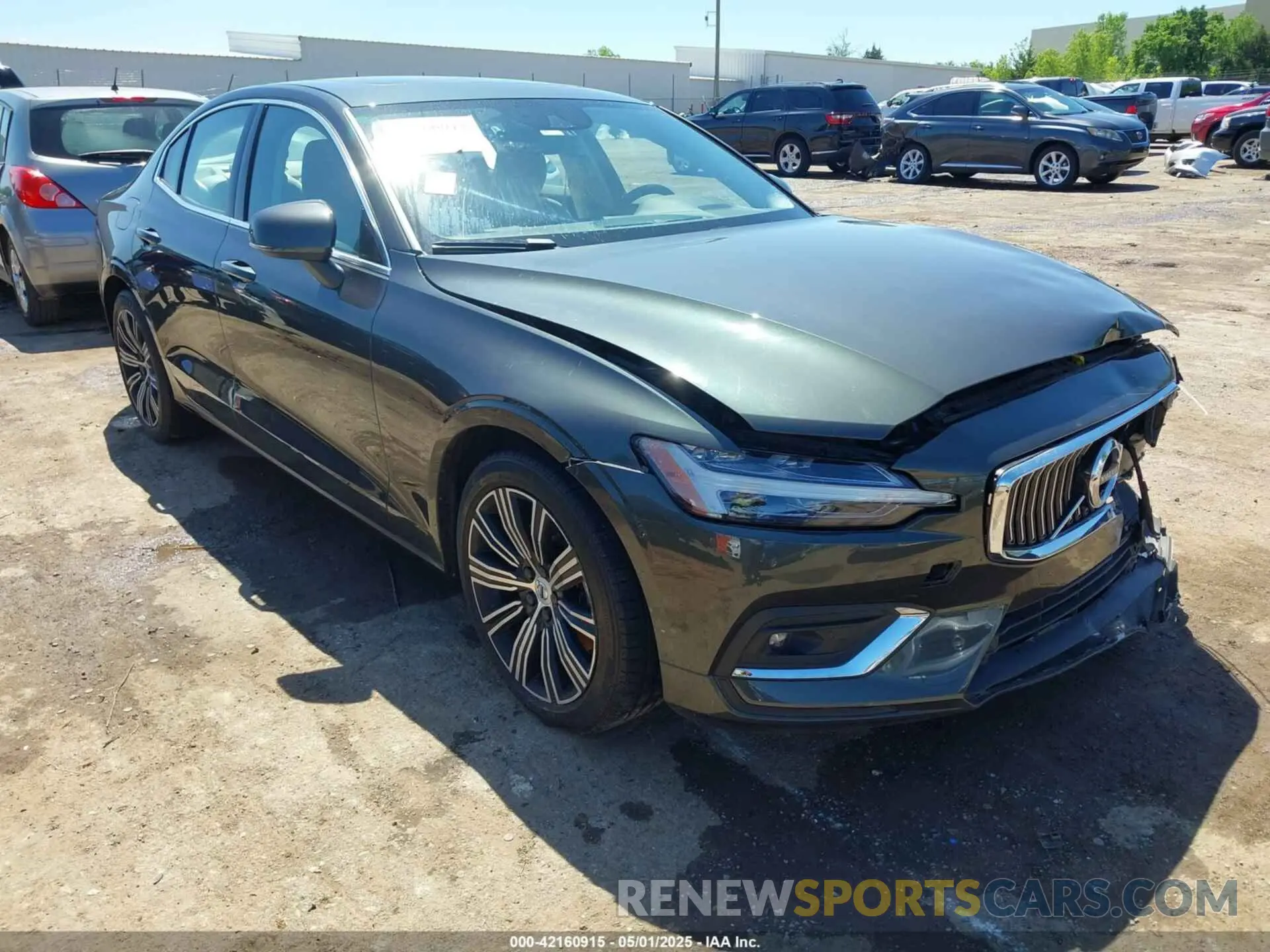 1 Photograph of a damaged car 7JRL12TL3NG162992 VOLVO S60 2022