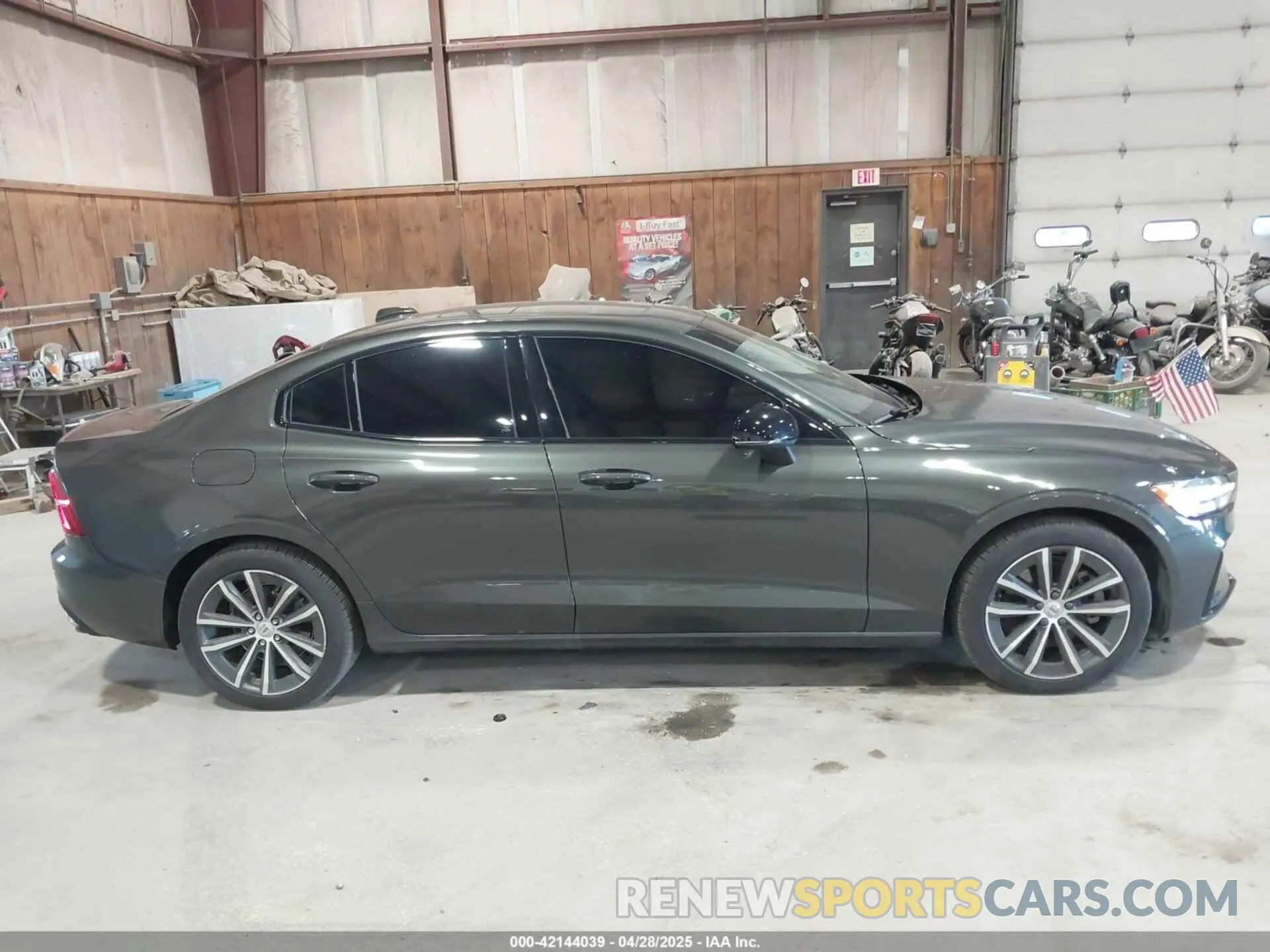 13 Photograph of a damaged car 7JRL12TZ1NG192240 VOLVO S60 2022