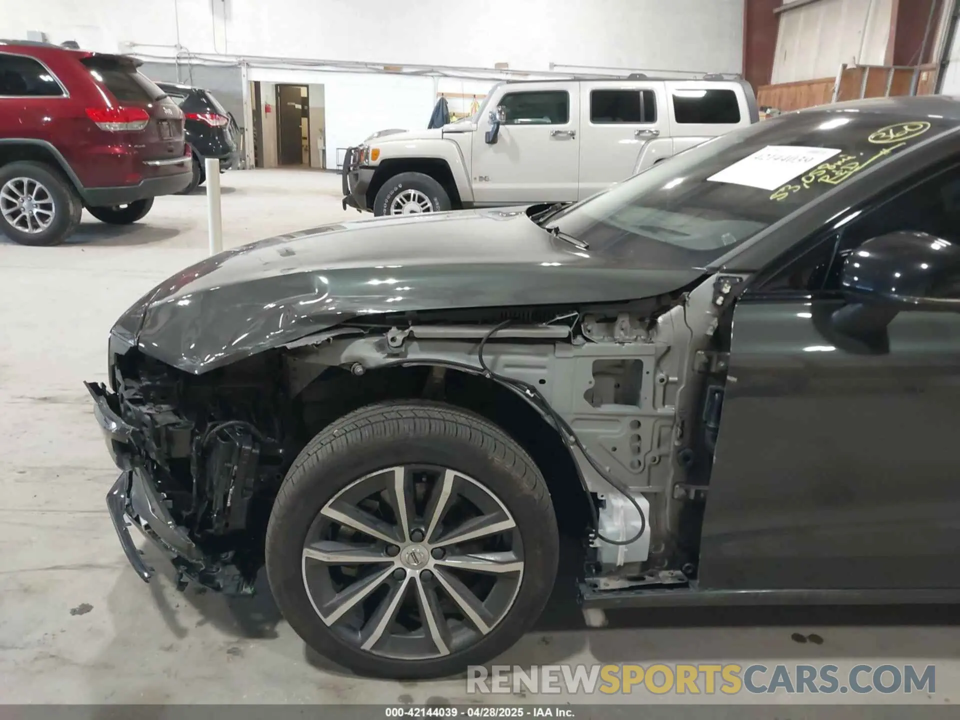 6 Photograph of a damaged car 7JRL12TZ1NG192240 VOLVO S60 2022