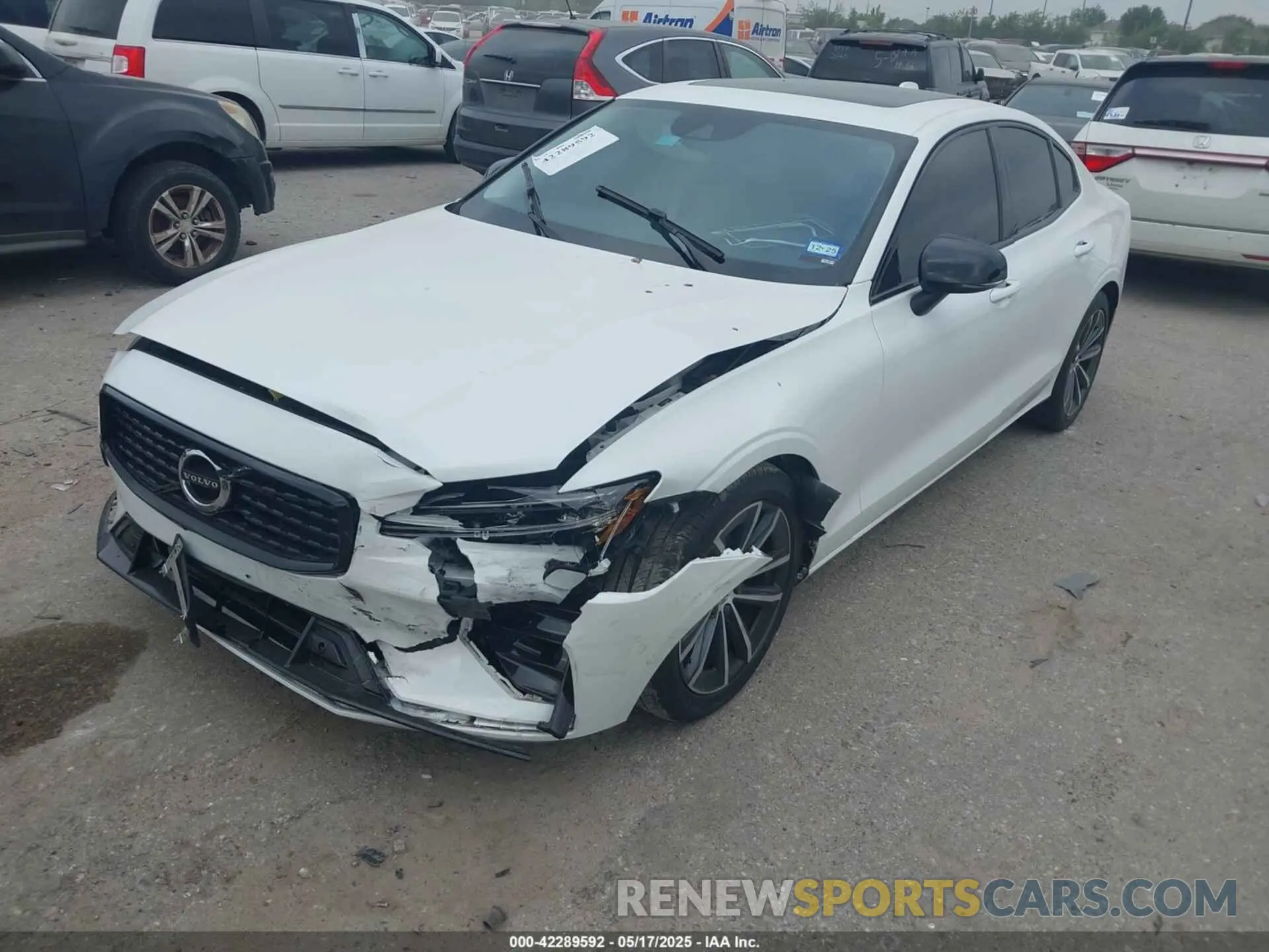 2 Photograph of a damaged car 7JRL12TZ5NG161962 VOLVO S60 2022