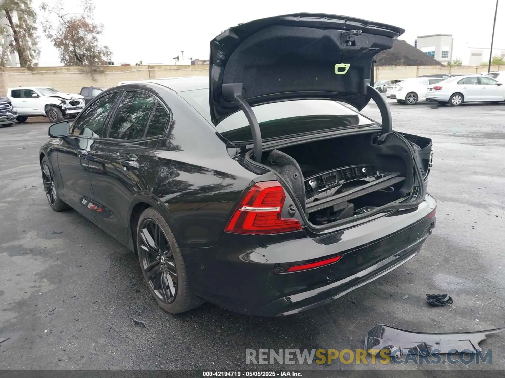 3 Фотография поврежденного автомобиля 7JRL12FT3PG227211 VOLVO S60 2023