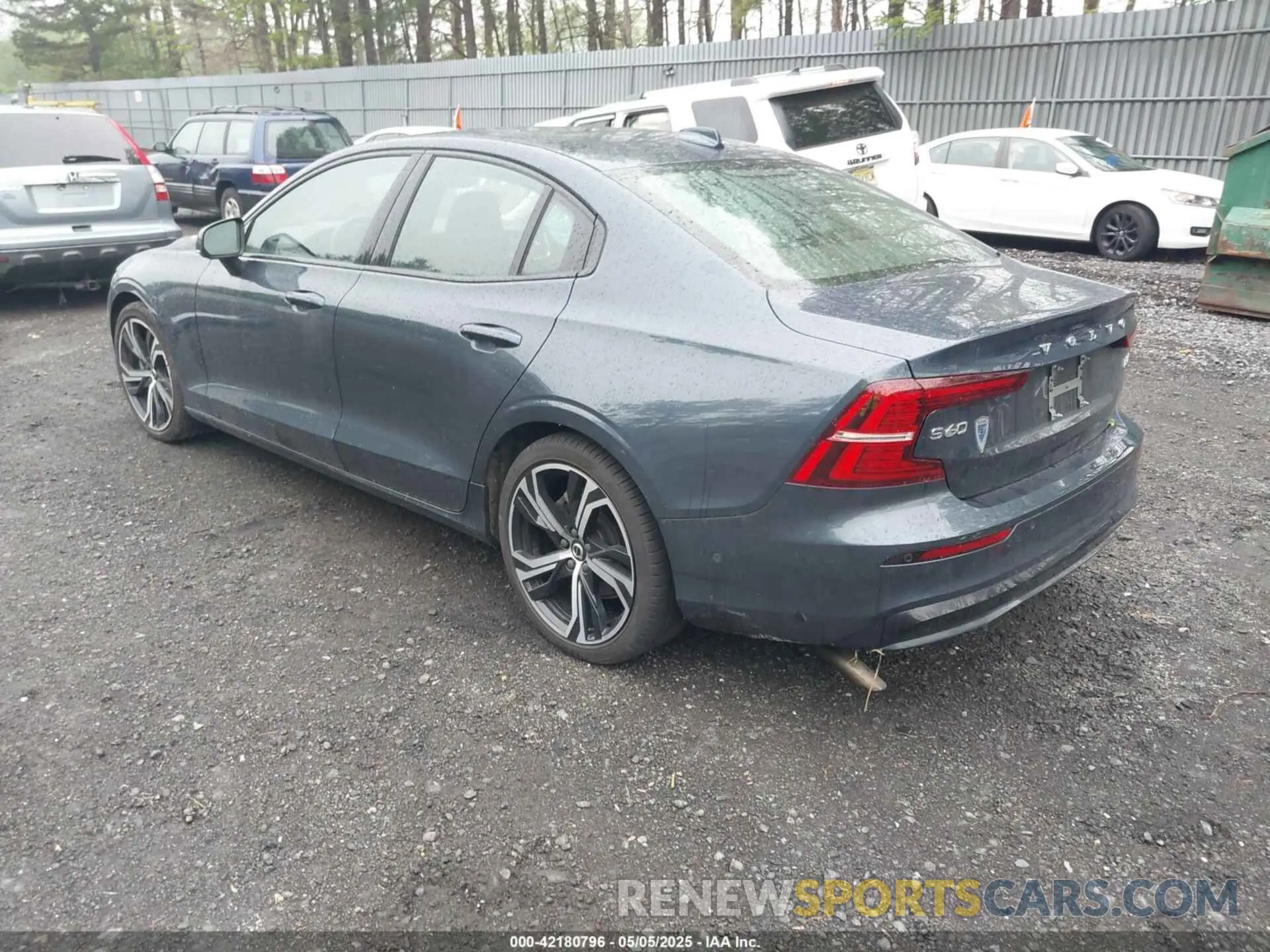 3 Фотография поврежденного автомобиля 7JRL12TW2PG234438 VOLVO S60 2023