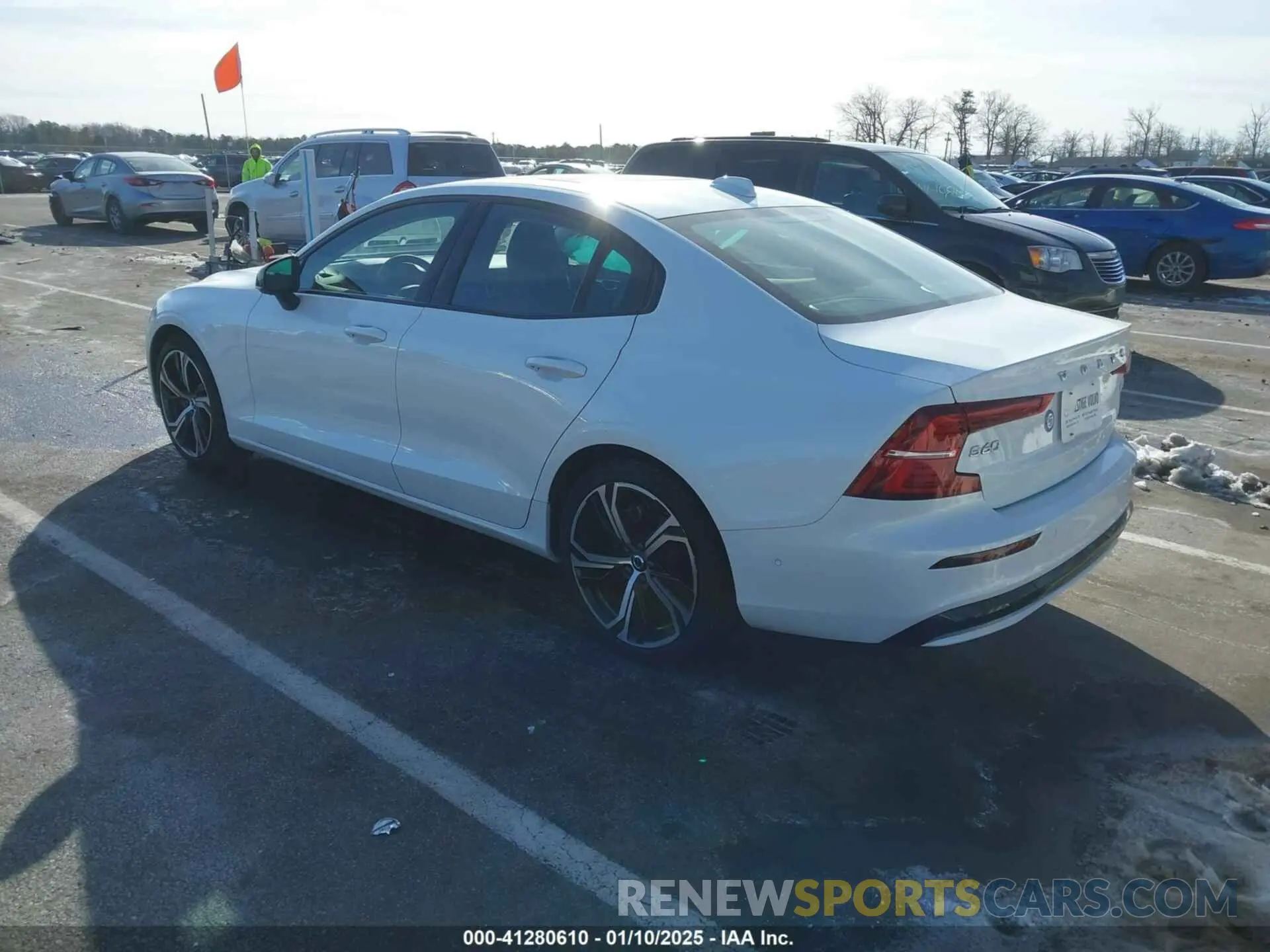 3 Фотография поврежденного автомобиля 7JRL12TW6PG227282 VOLVO S60 2023