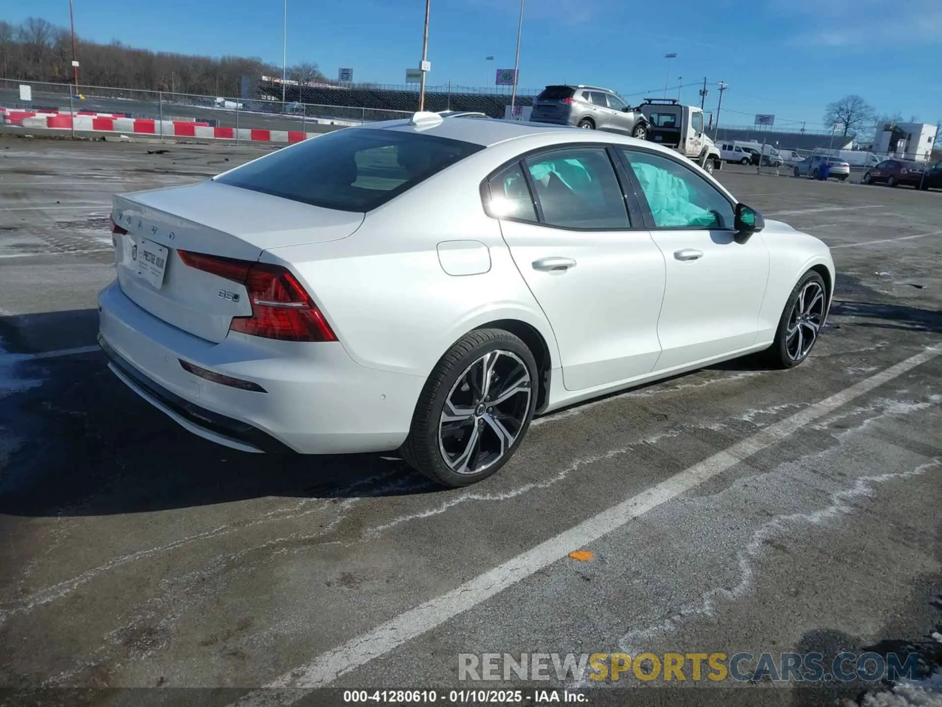 4 Фотография поврежденного автомобиля 7JRL12TW6PG227282 VOLVO S60 2023
