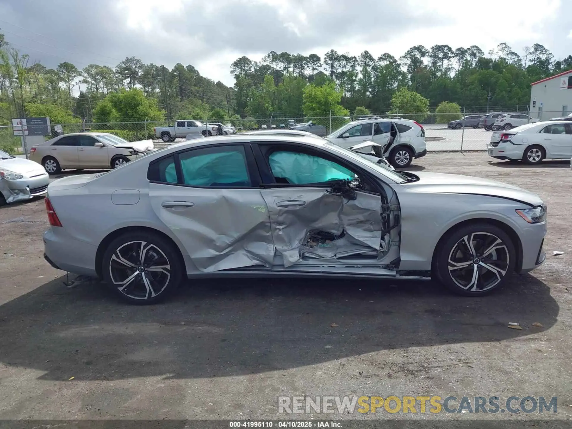 13 Photograph of a damaged car 7JRL12FK9RG319109 VOLVO S60 2024