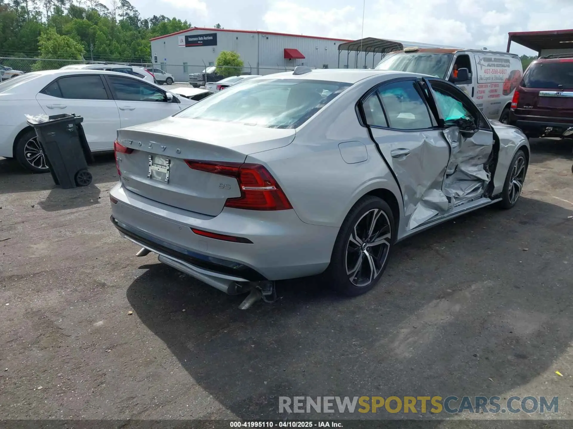 4 Photograph of a damaged car 7JRL12FK9RG319109 VOLVO S60 2024
