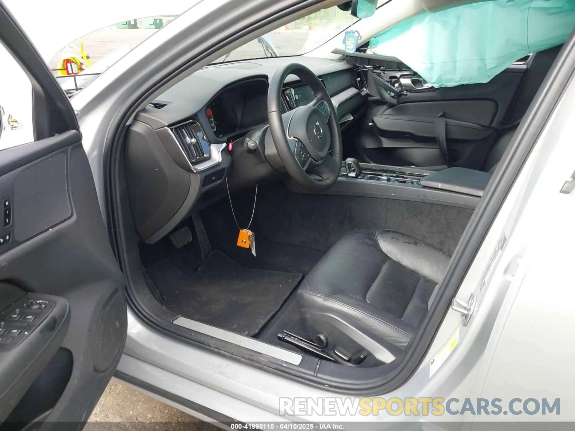 5 Photograph of a damaged car 7JRL12FK9RG319109 VOLVO S60 2024