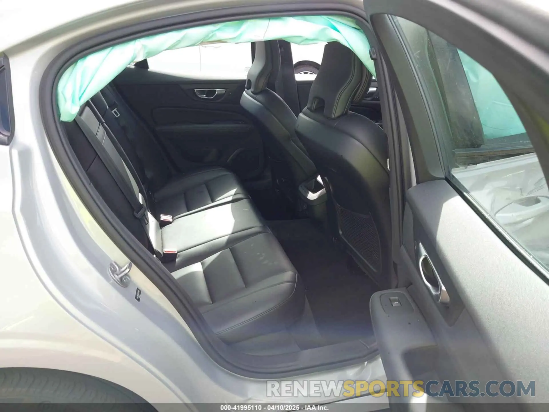 8 Photograph of a damaged car 7JRL12FK9RG319109 VOLVO S60 2024