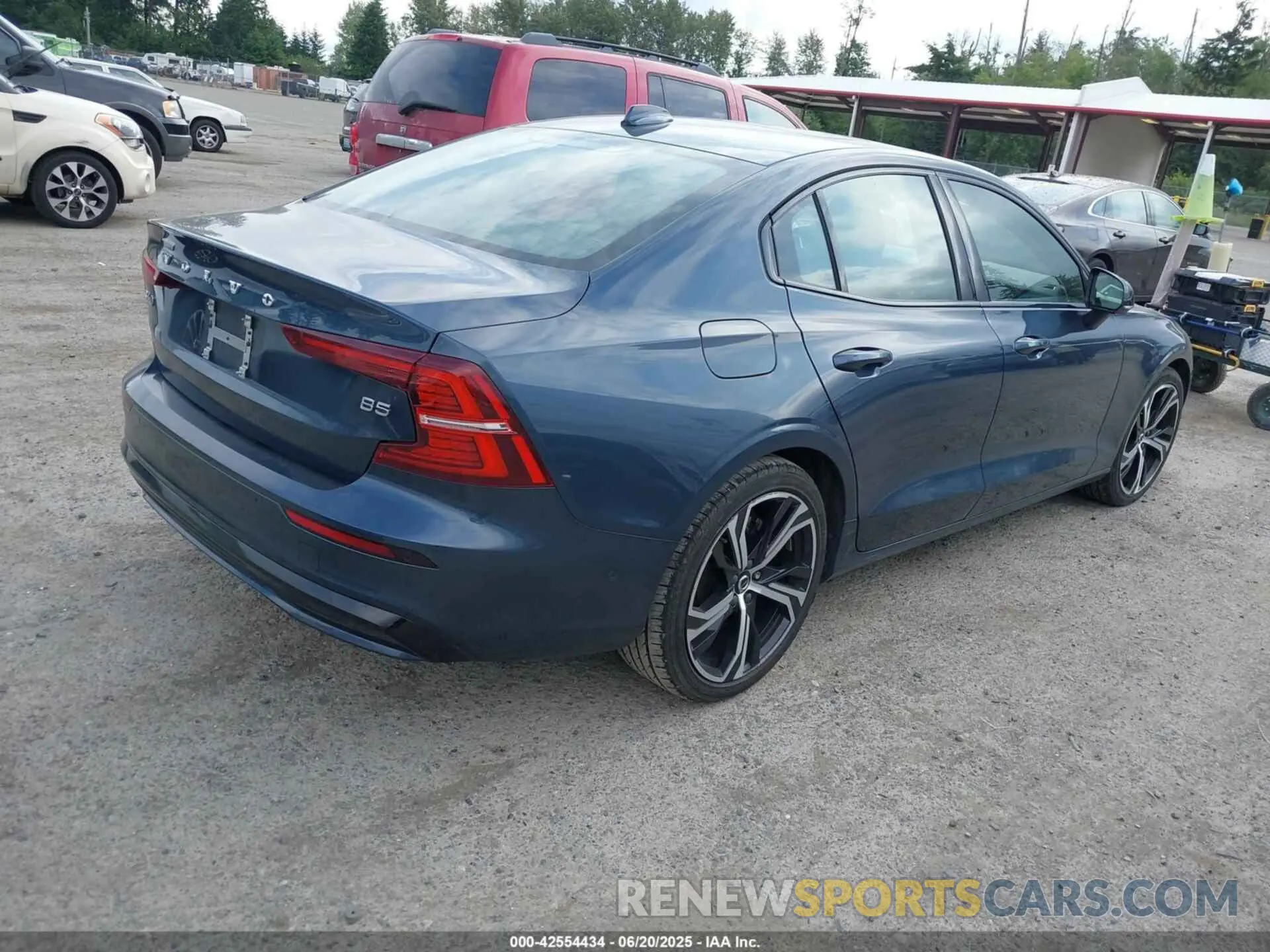 4 Photograph of a damaged car 7JRL12FL0RG280760 VOLVO S60 2024