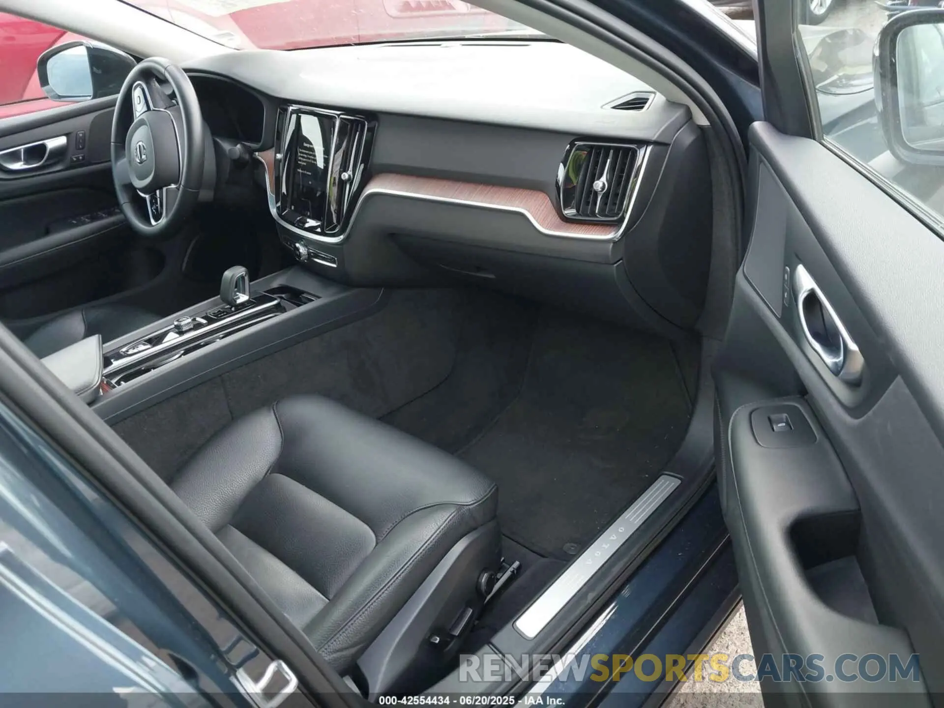 5 Photograph of a damaged car 7JRL12FL0RG280760 VOLVO S60 2024