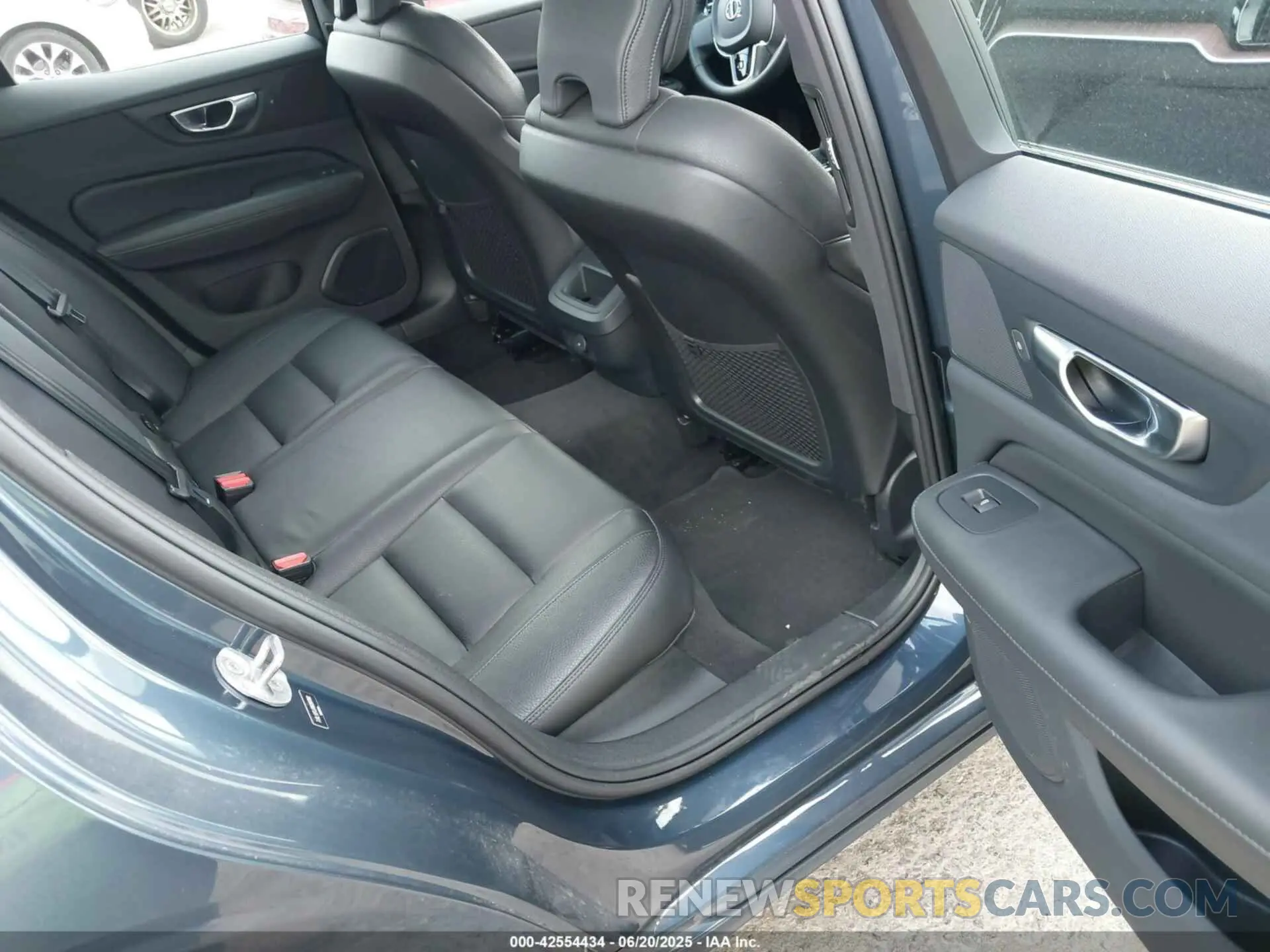 8 Photograph of a damaged car 7JRL12FL0RG280760 VOLVO S60 2024
