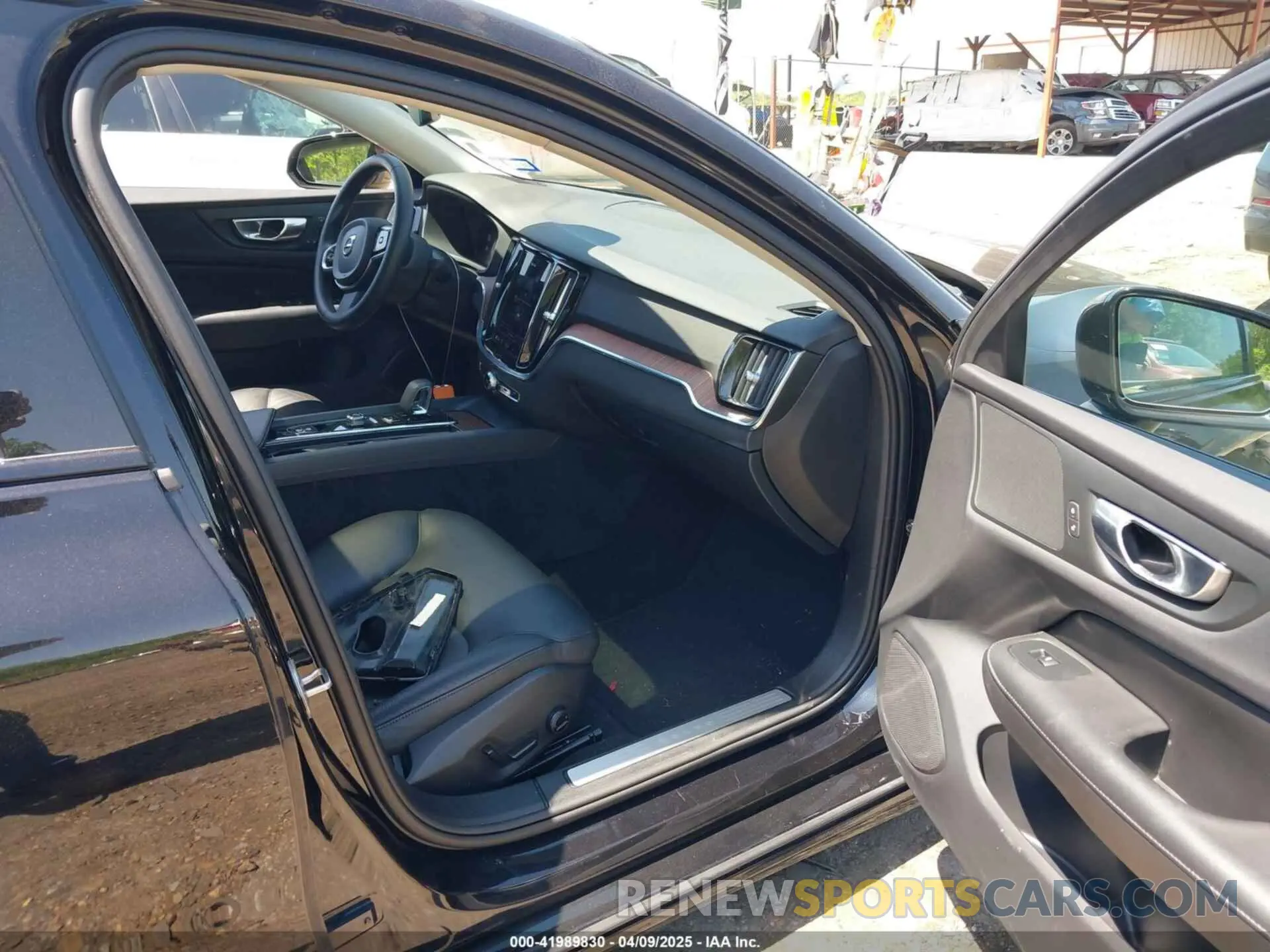 5 Photograph of a damaged car 7JRL12FL8RG295345 VOLVO S60 2024