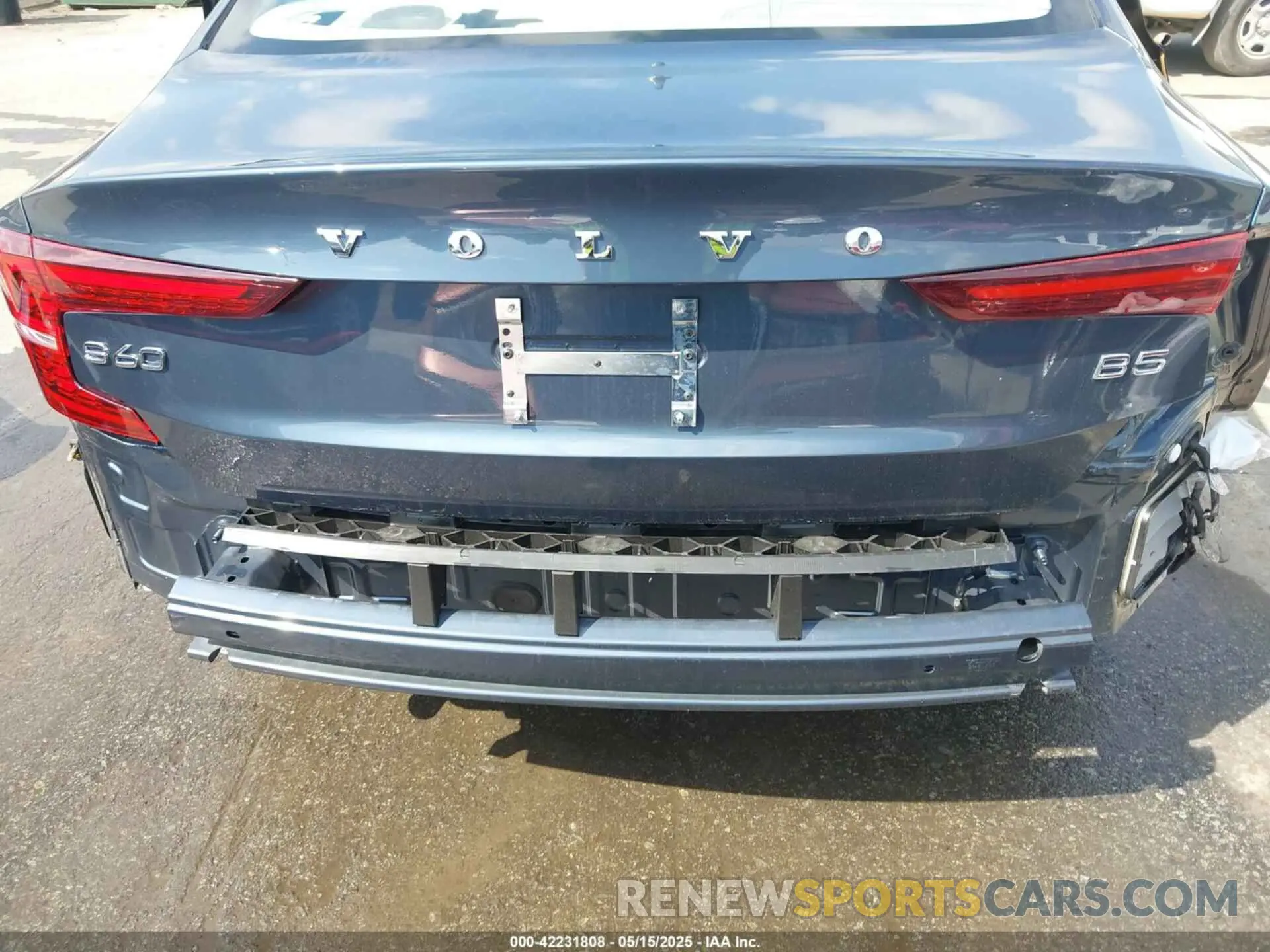 6 Photograph of a damaged car 7JRL12FL9RG294057 VOLVO S60 2024