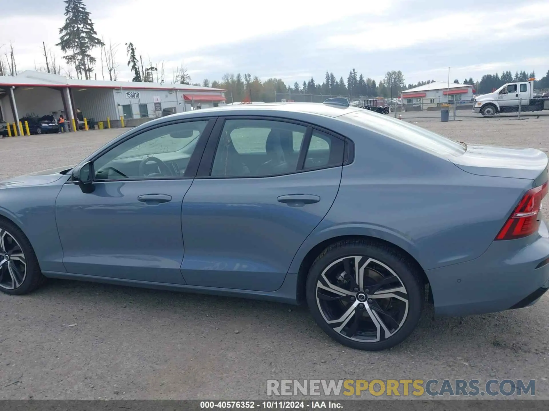 14 Photograph of a damaged car 7JRL12FL9RG294348 VOLVO S60 2024