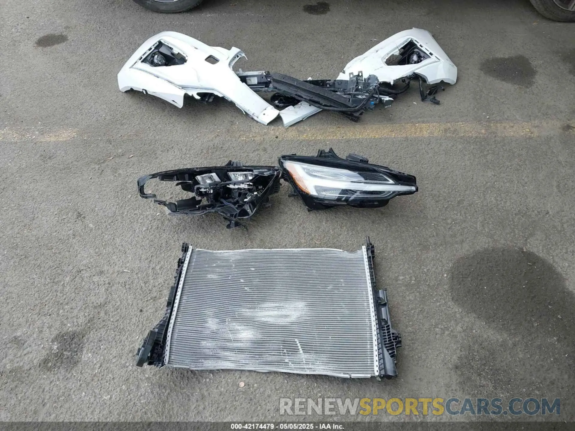 12 Photograph of a damaged car 7JRL12TH4RG305580 VOLVO S60 2024