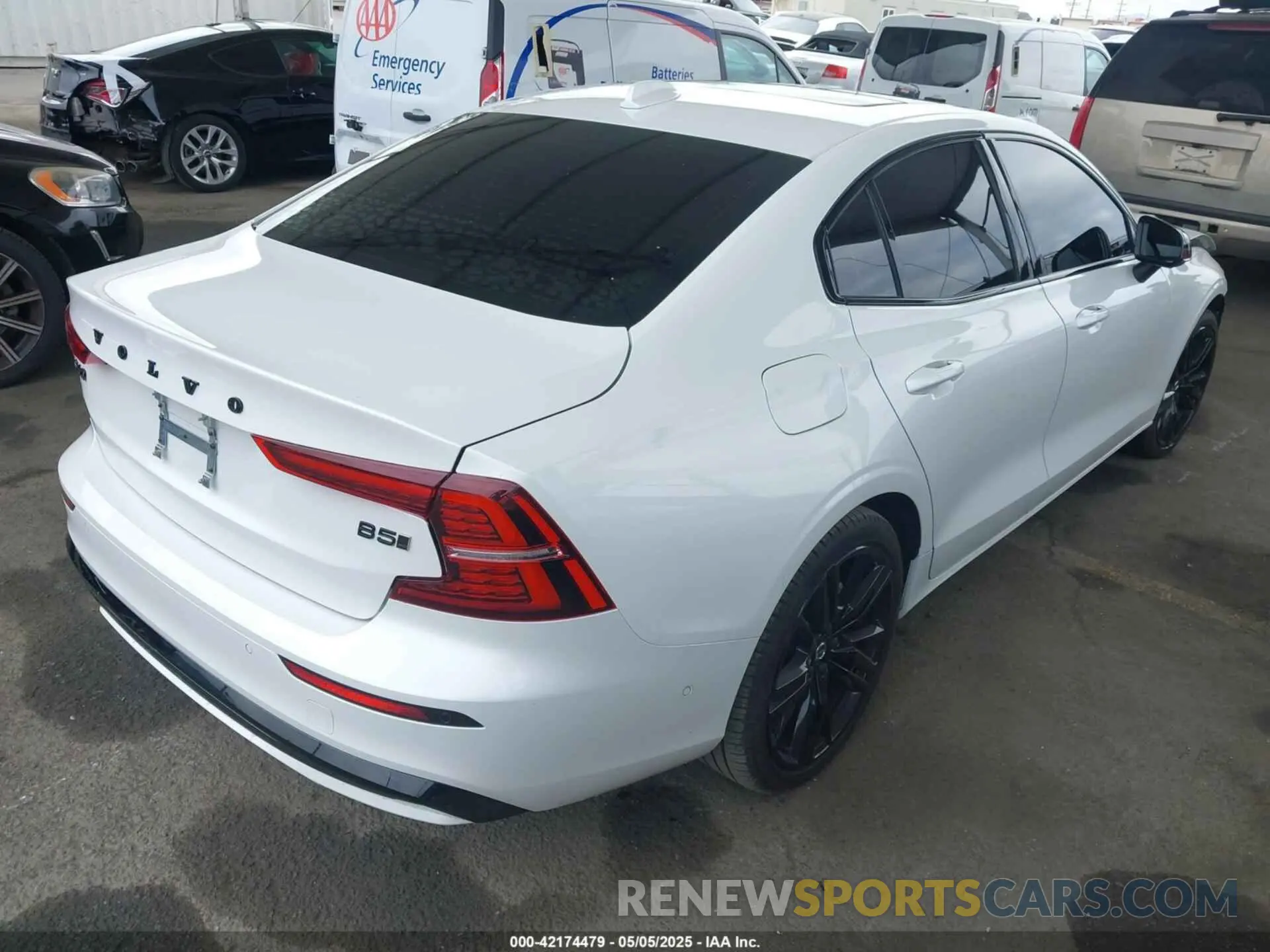 4 Photograph of a damaged car 7JRL12TH4RG305580 VOLVO S60 2024