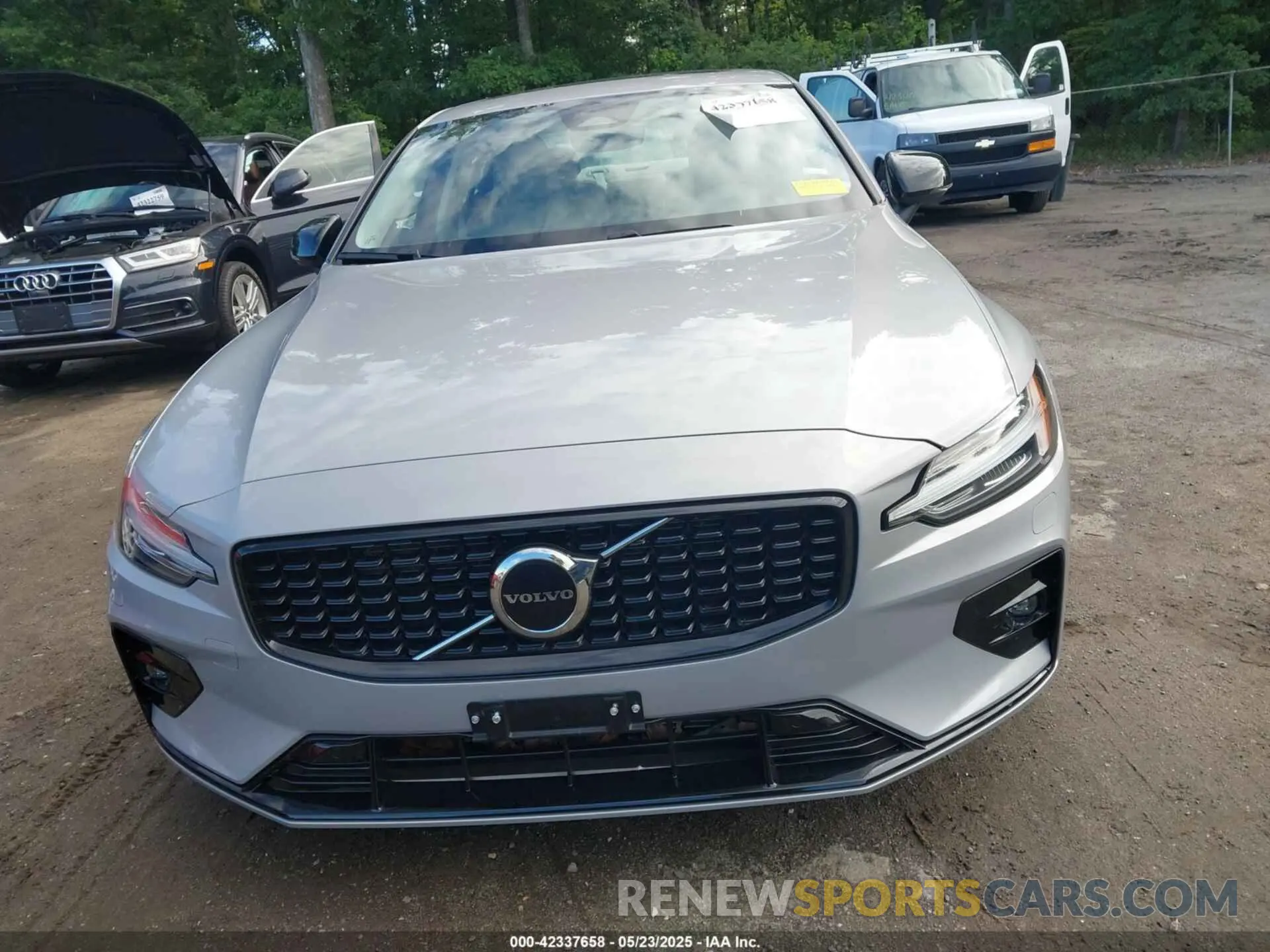 12 Фотография поврежденного автомобиля 7JRL12TK0RG294377 VOLVO S60 2024