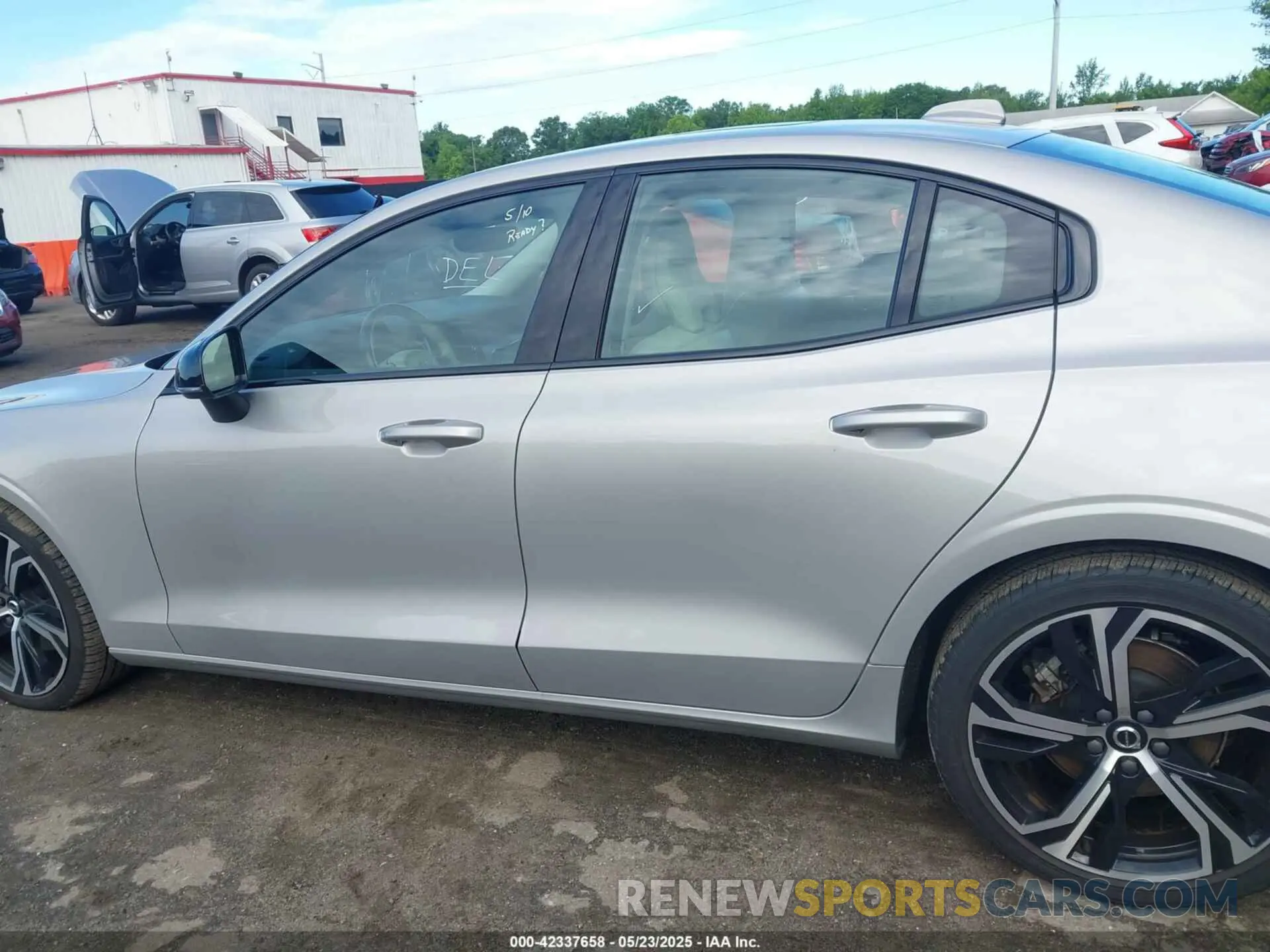 14 Фотография поврежденного автомобиля 7JRL12TK0RG294377 VOLVO S60 2024