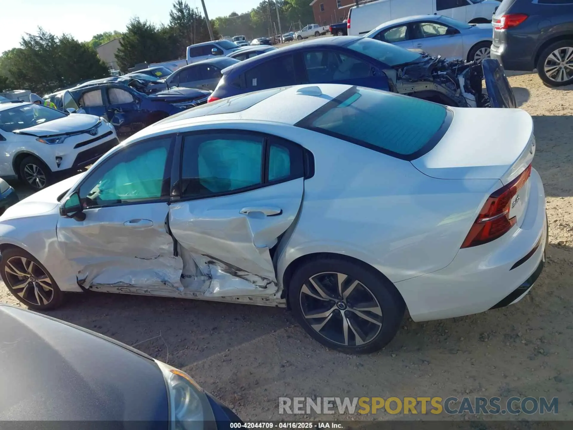 15 Photograph of a damaged car 7JRL12TK4RG297119 VOLVO S60 2024