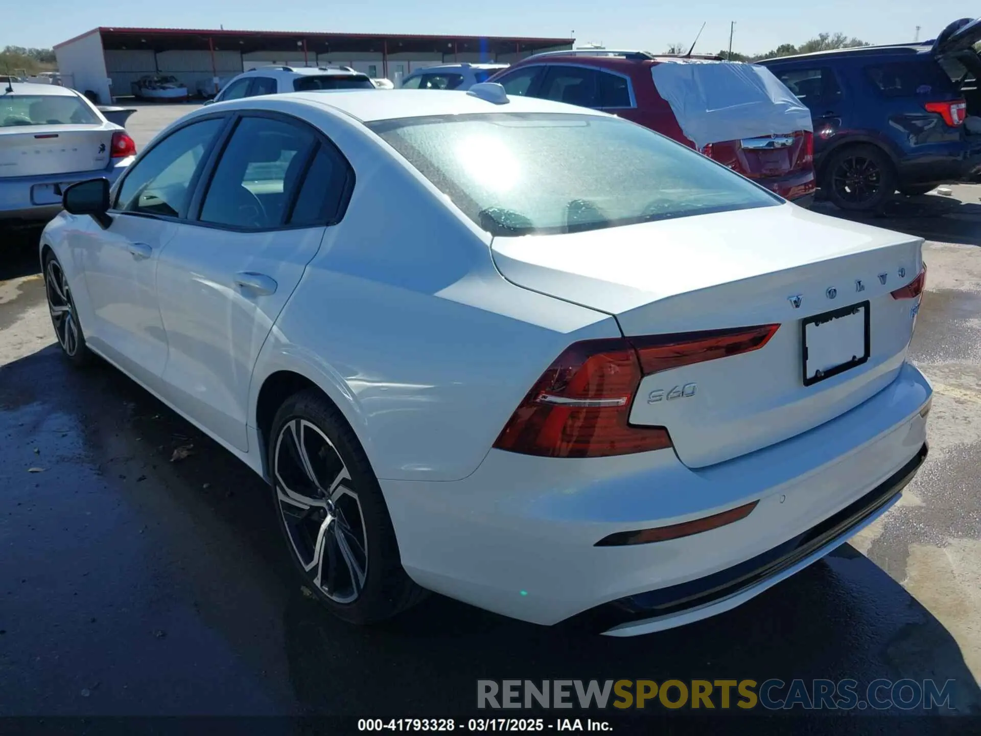 3 Фотография поврежденного автомобиля 7JRL12TK5RG303283 VOLVO S60 2024