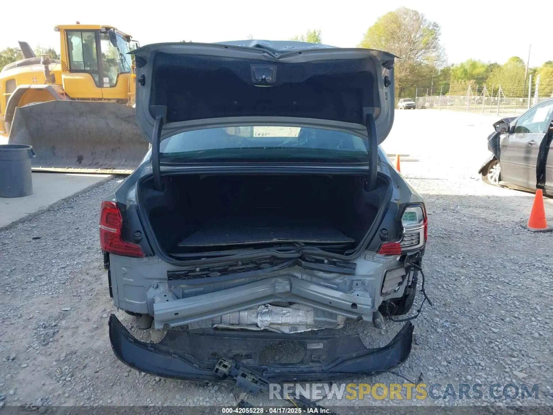 17 Photograph of a damaged car 7JRL12TK8RG313547 VOLVO S60 2024
