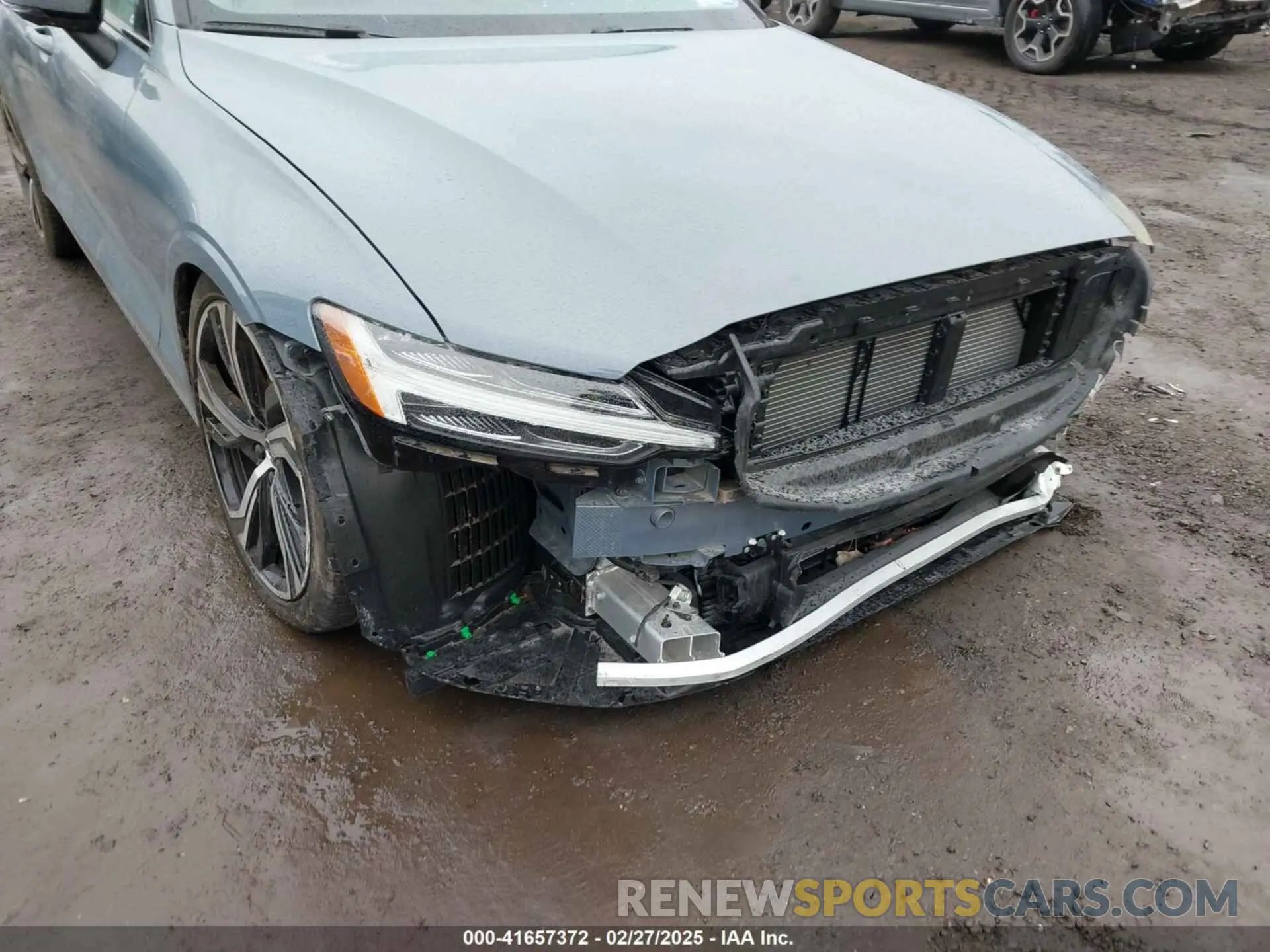 17 Photograph of a damaged car 7JRL12TL5RG289457 VOLVO S60 2024